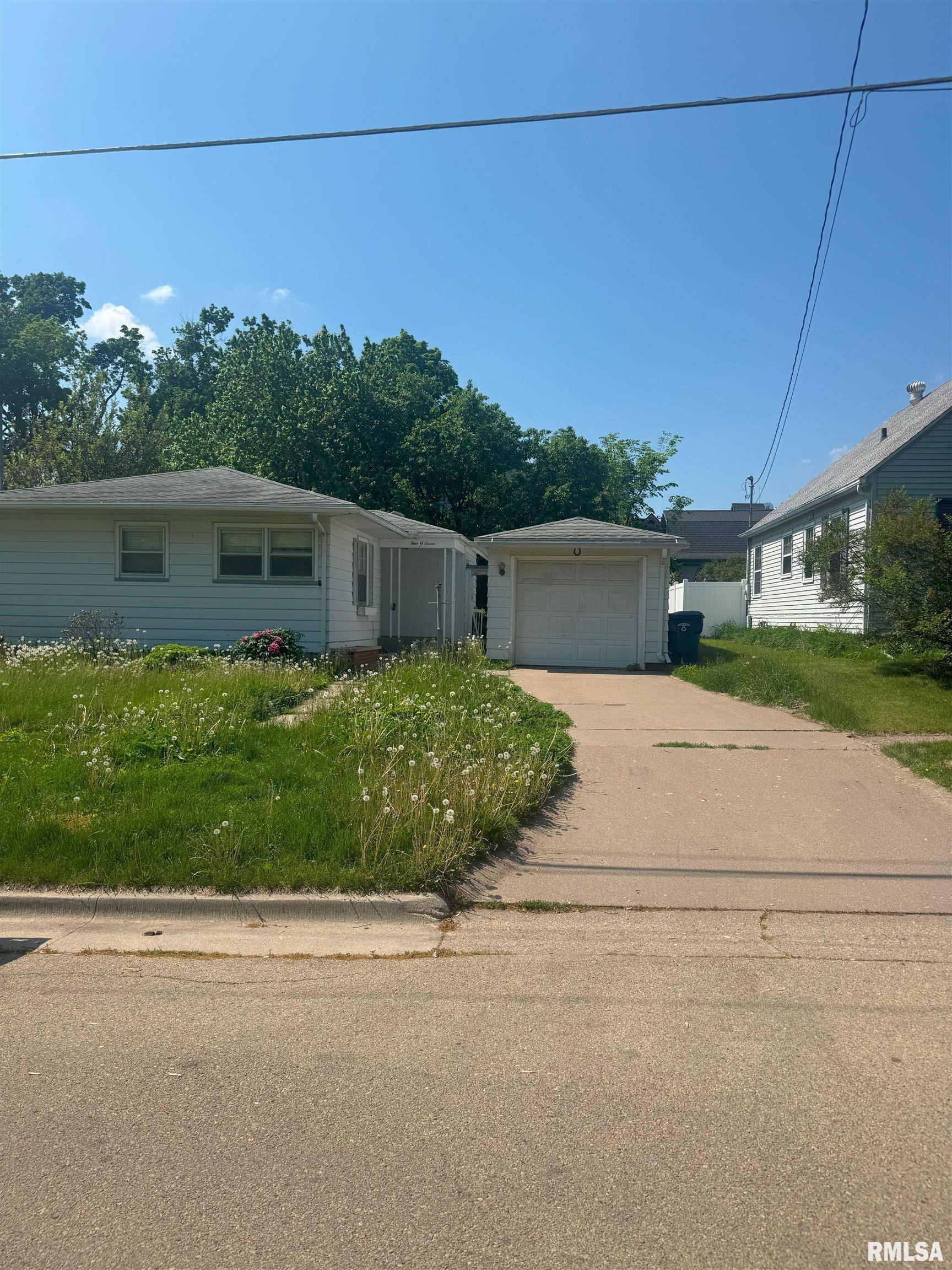 Clinton, IA 52732,407 16TH Avenue North
