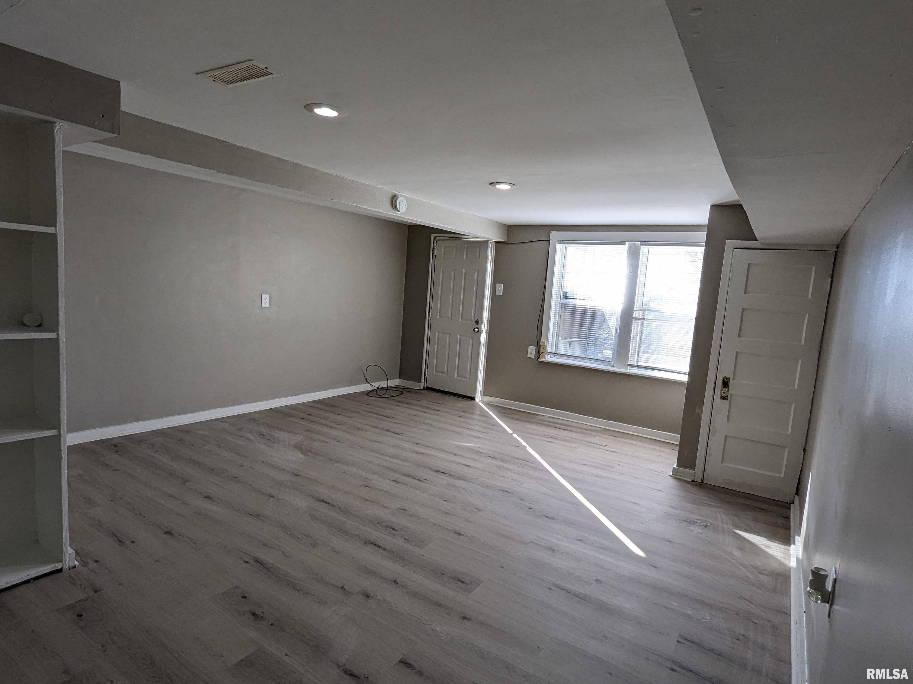 Davenport, IA 52803,832 W 8TH ST