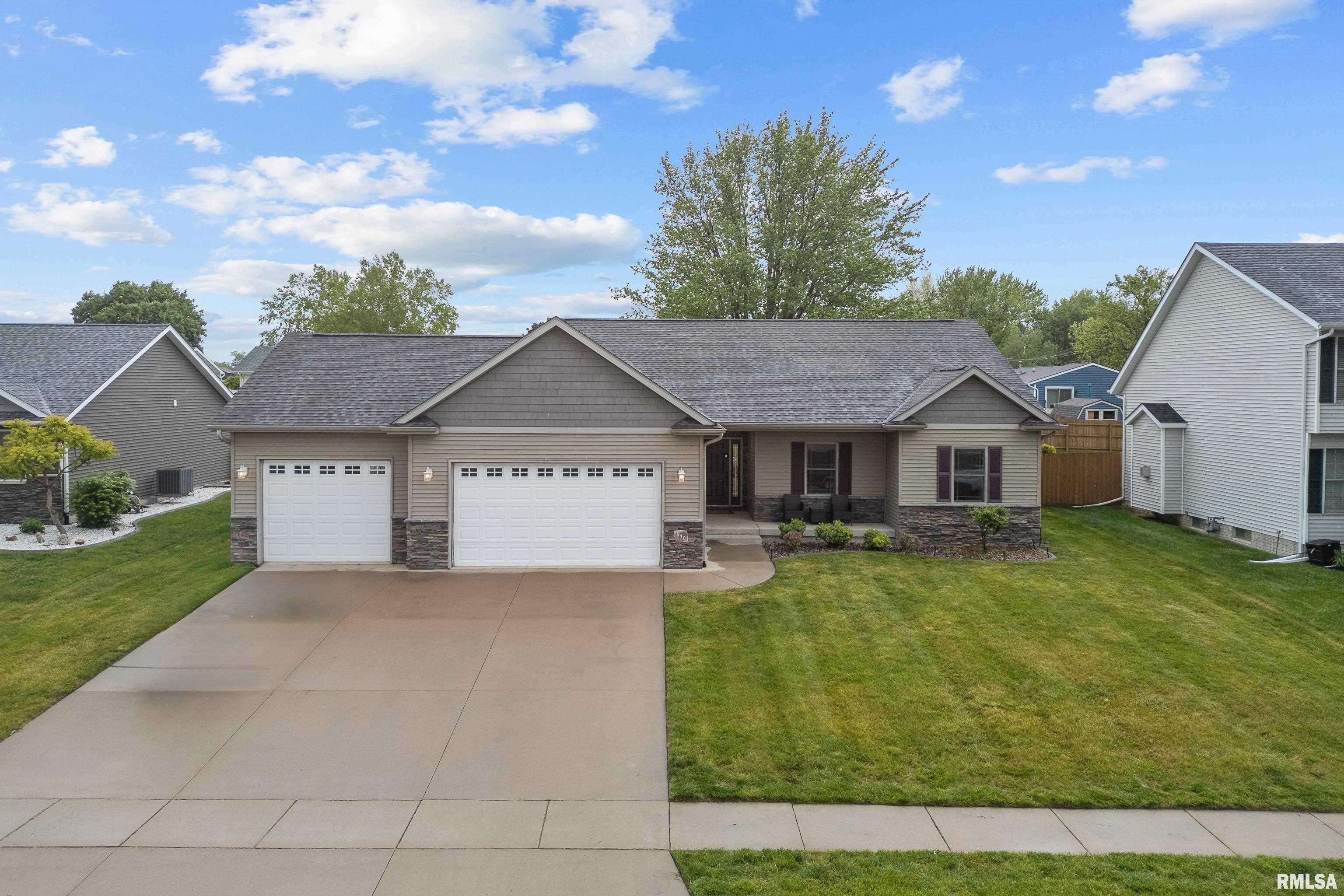 Eldridge, IA 52748,510 W PINEHURST DR