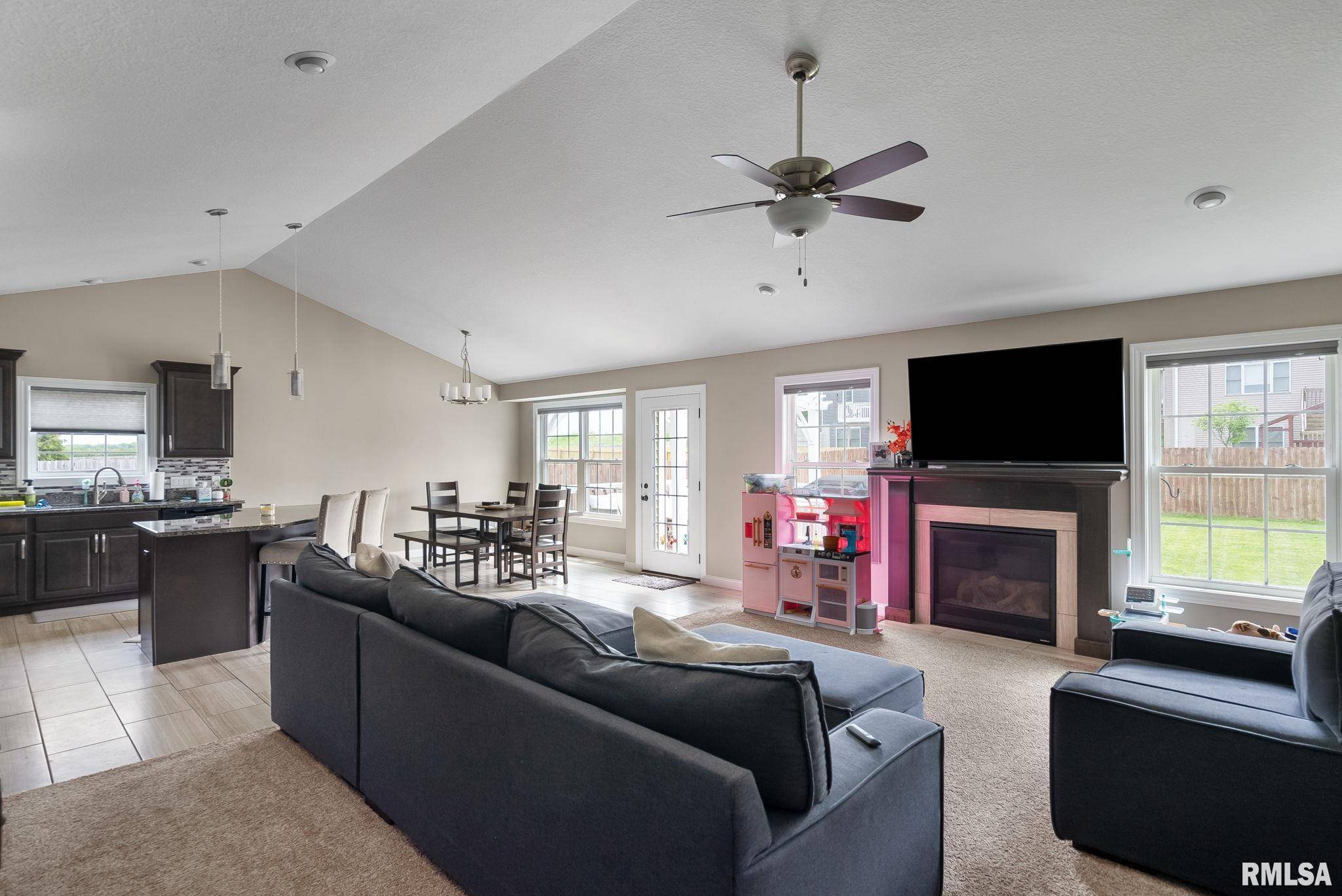 Davenport, IA 52806,1625 W 71ST ST