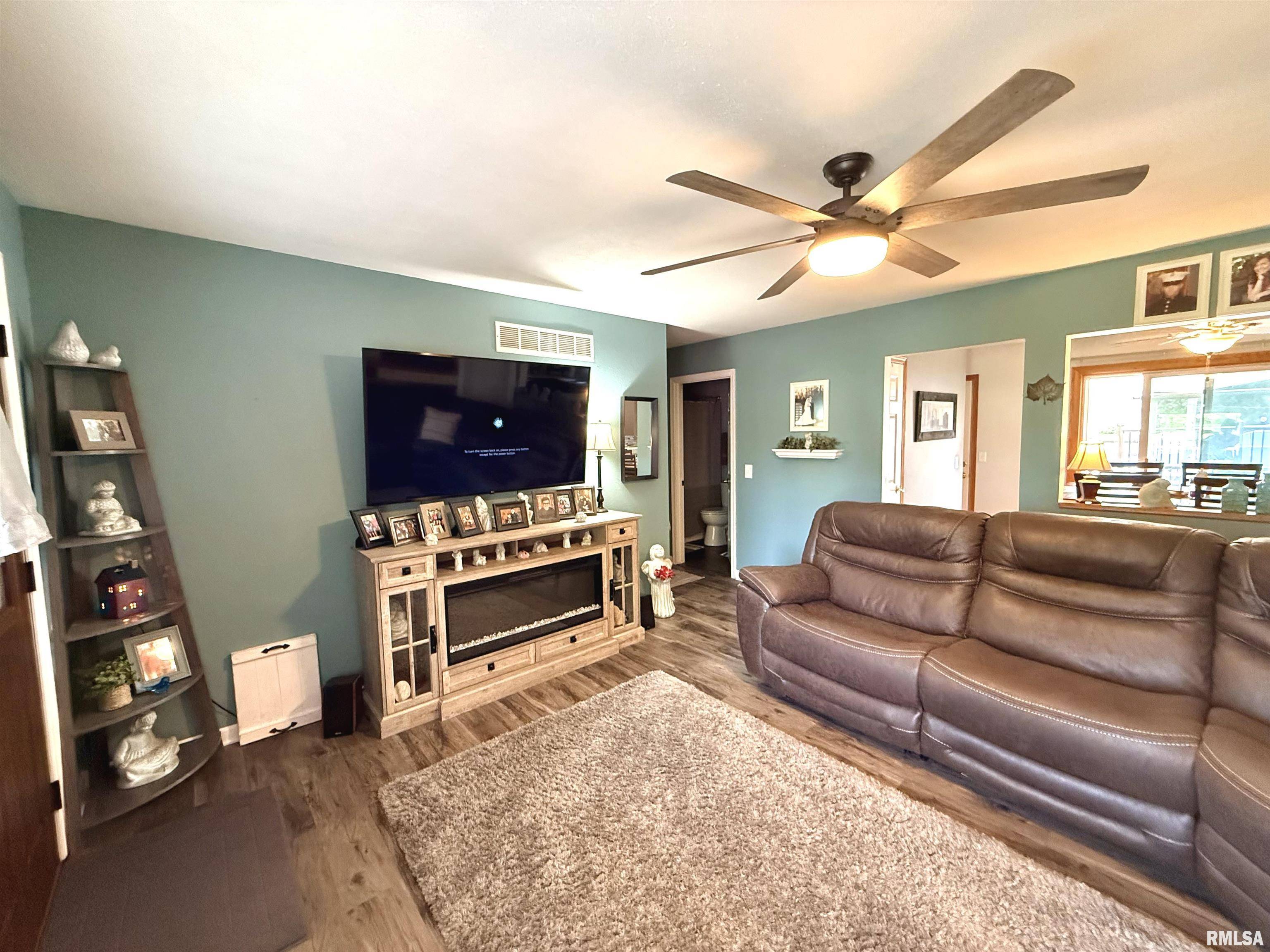 Colona, IL 61241,711 3RD ST
