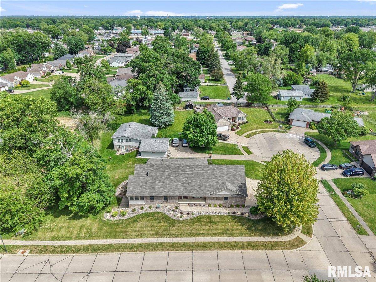 East Moline, IL 61244-4181,859 45TH AVE