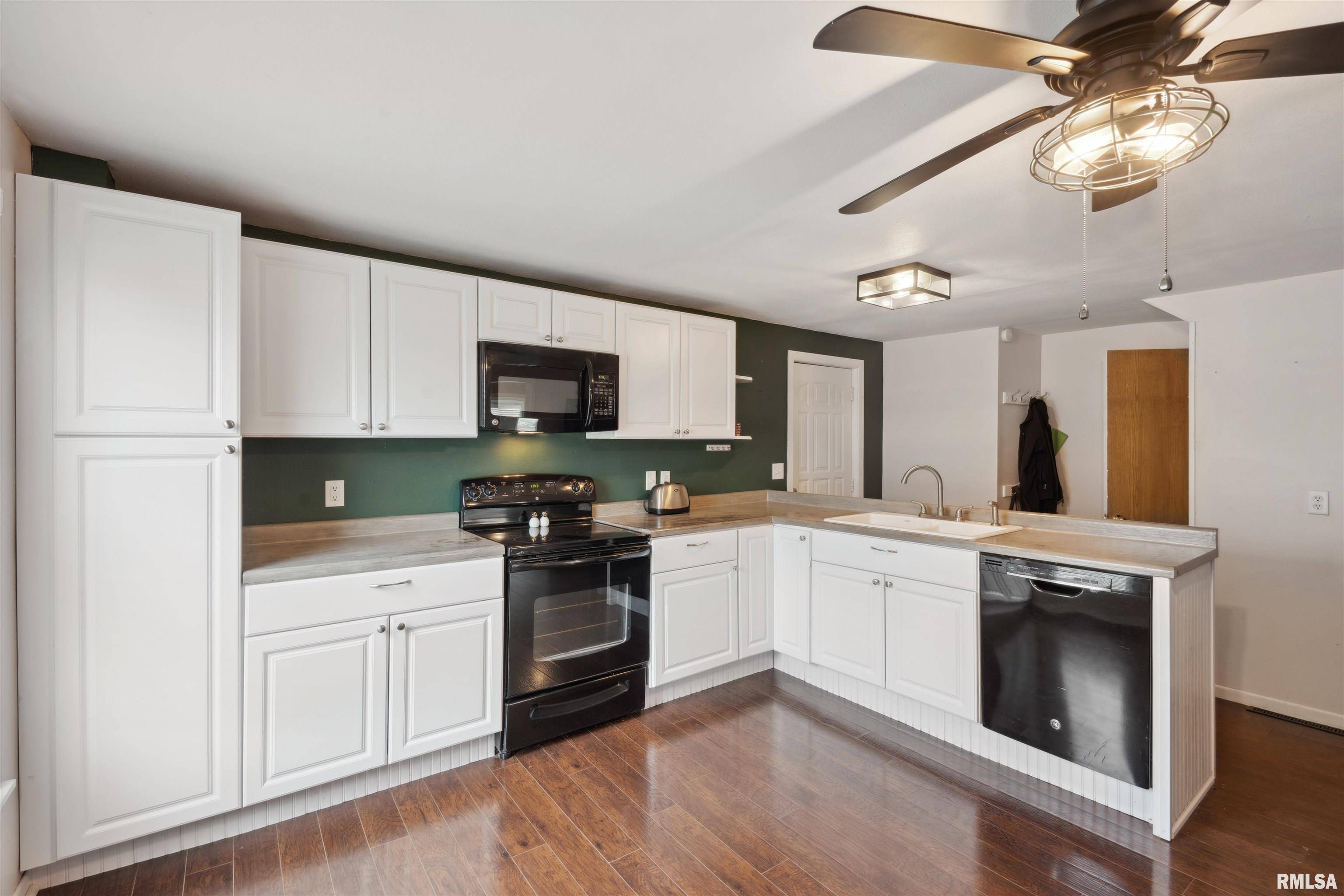 De Witt, IA 52742,716 10TH ST