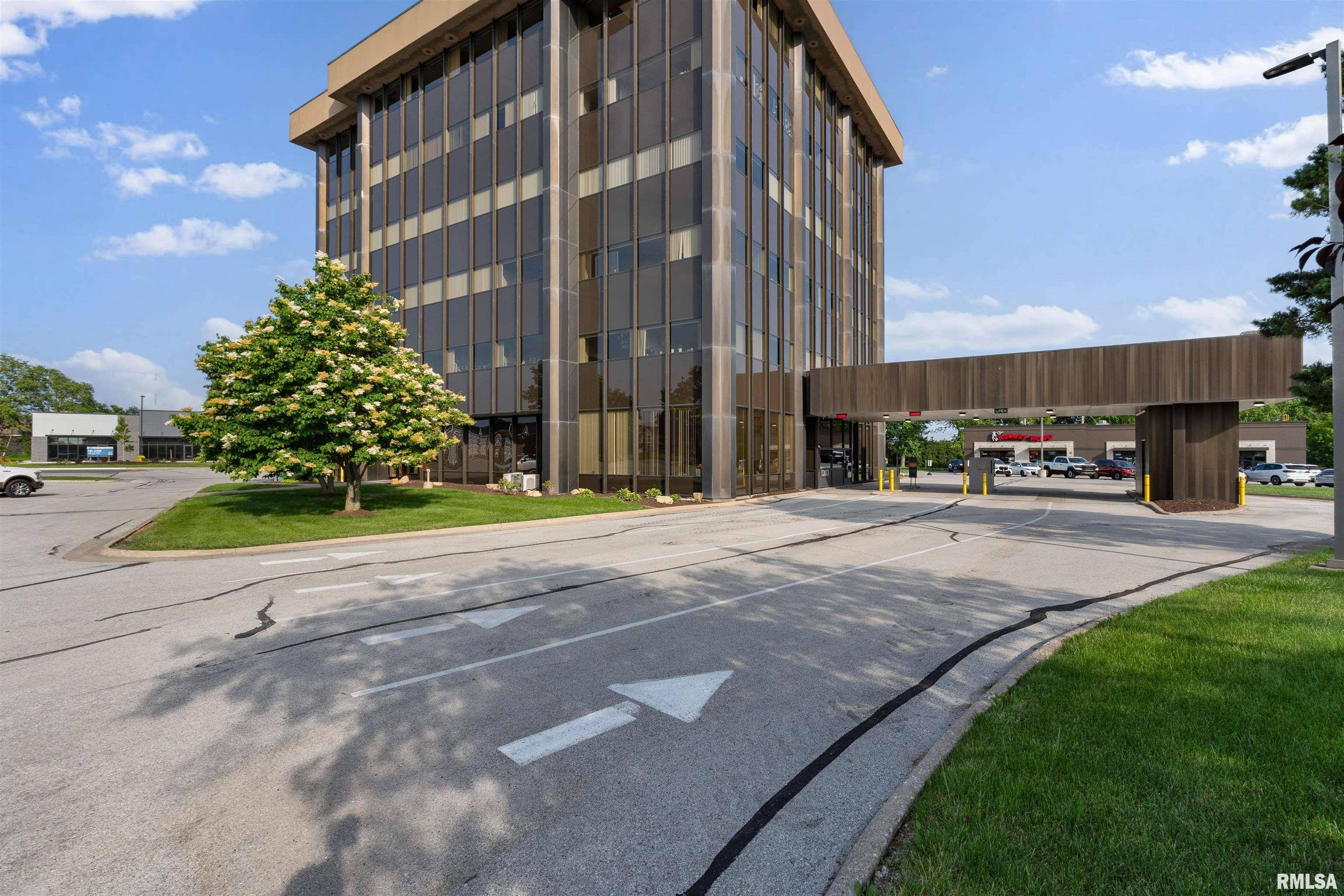 Bettendorf, IA 52722,2550 MIDDLE RD #506
