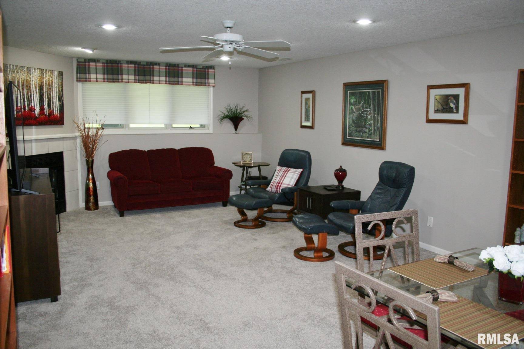 Bettendorf, IA 52722,4011 Prairie LN