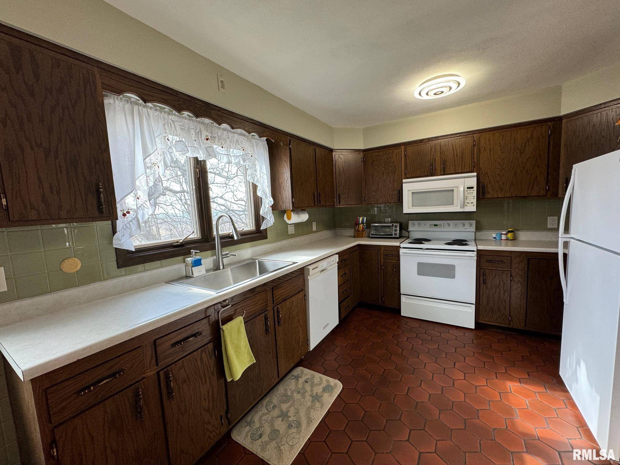Moline, IL 61265,3388 37TH AVE #3
