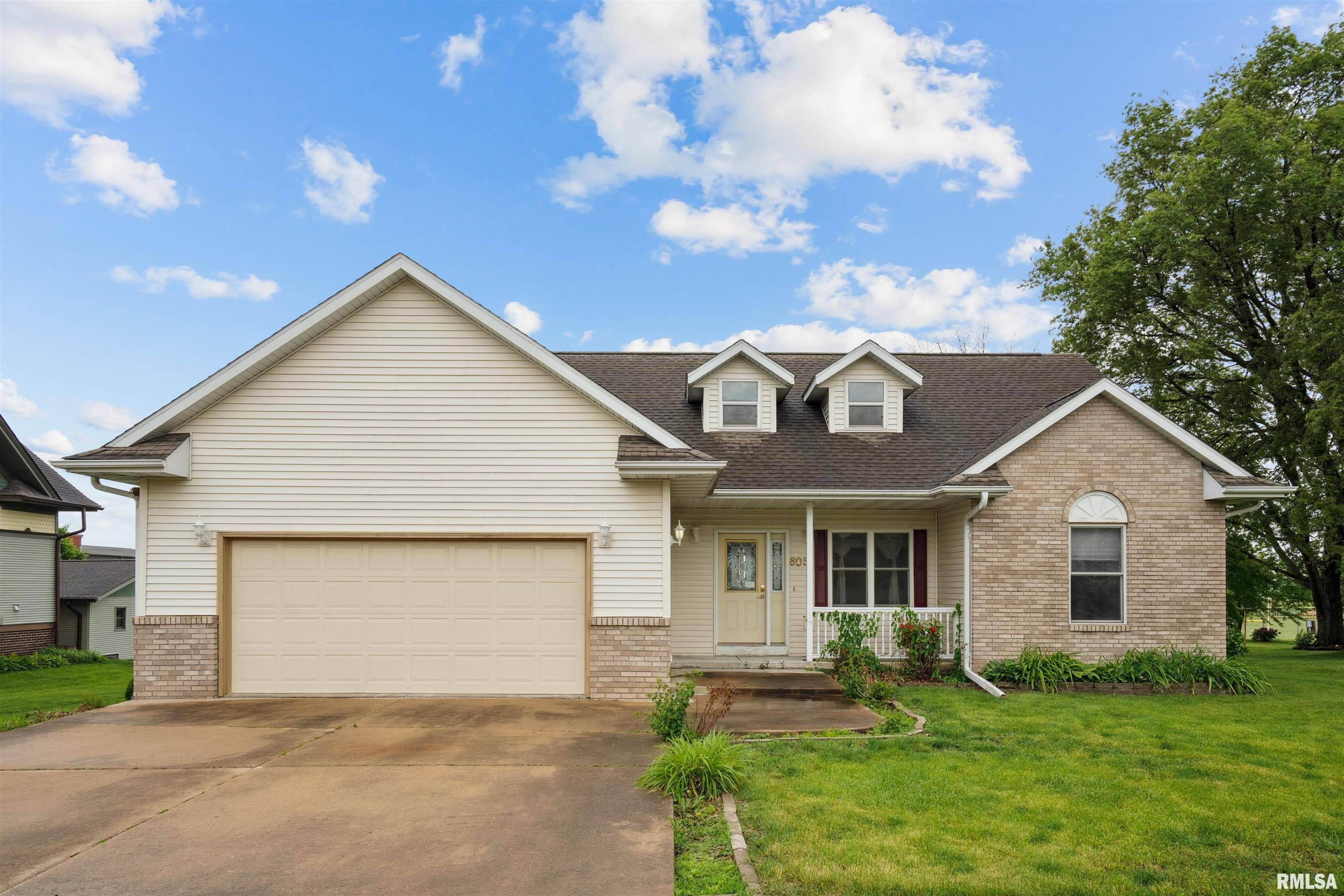 Lowden, IA 52255,805 MCKINLEY AVE