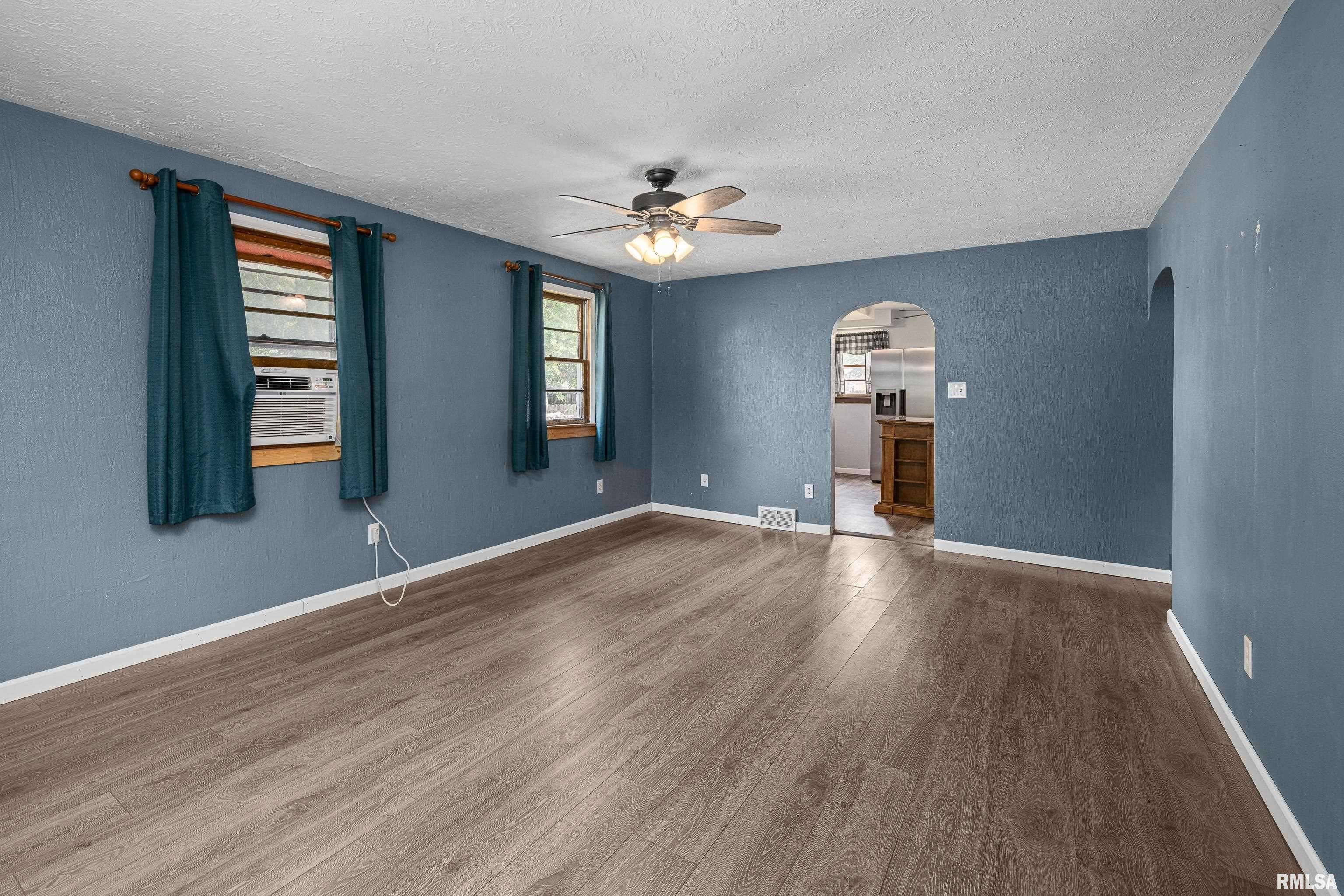 Carbon Cliff, IL 61239,129 STATE ST