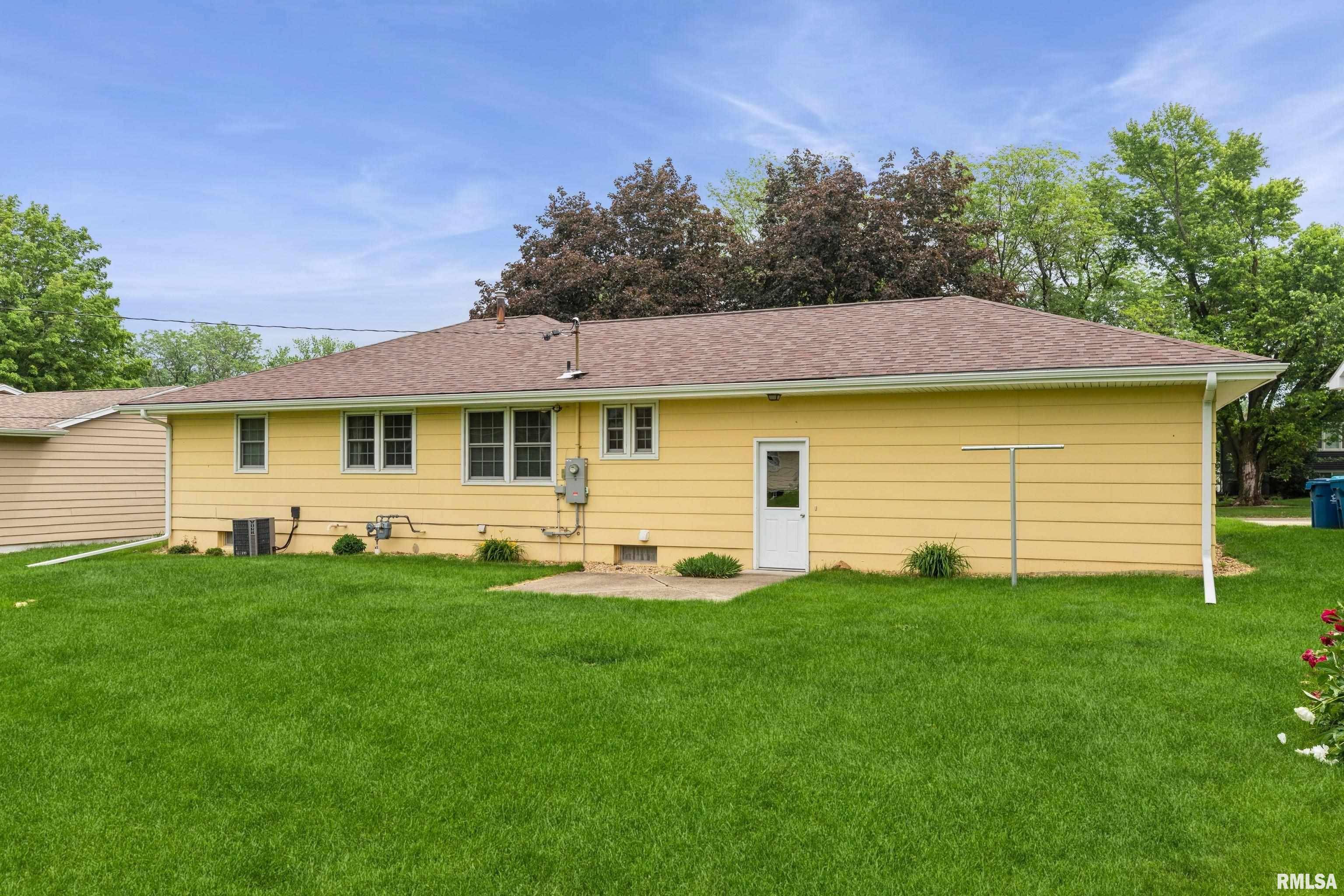 De Witt, IA 52742,109 12TH AVE