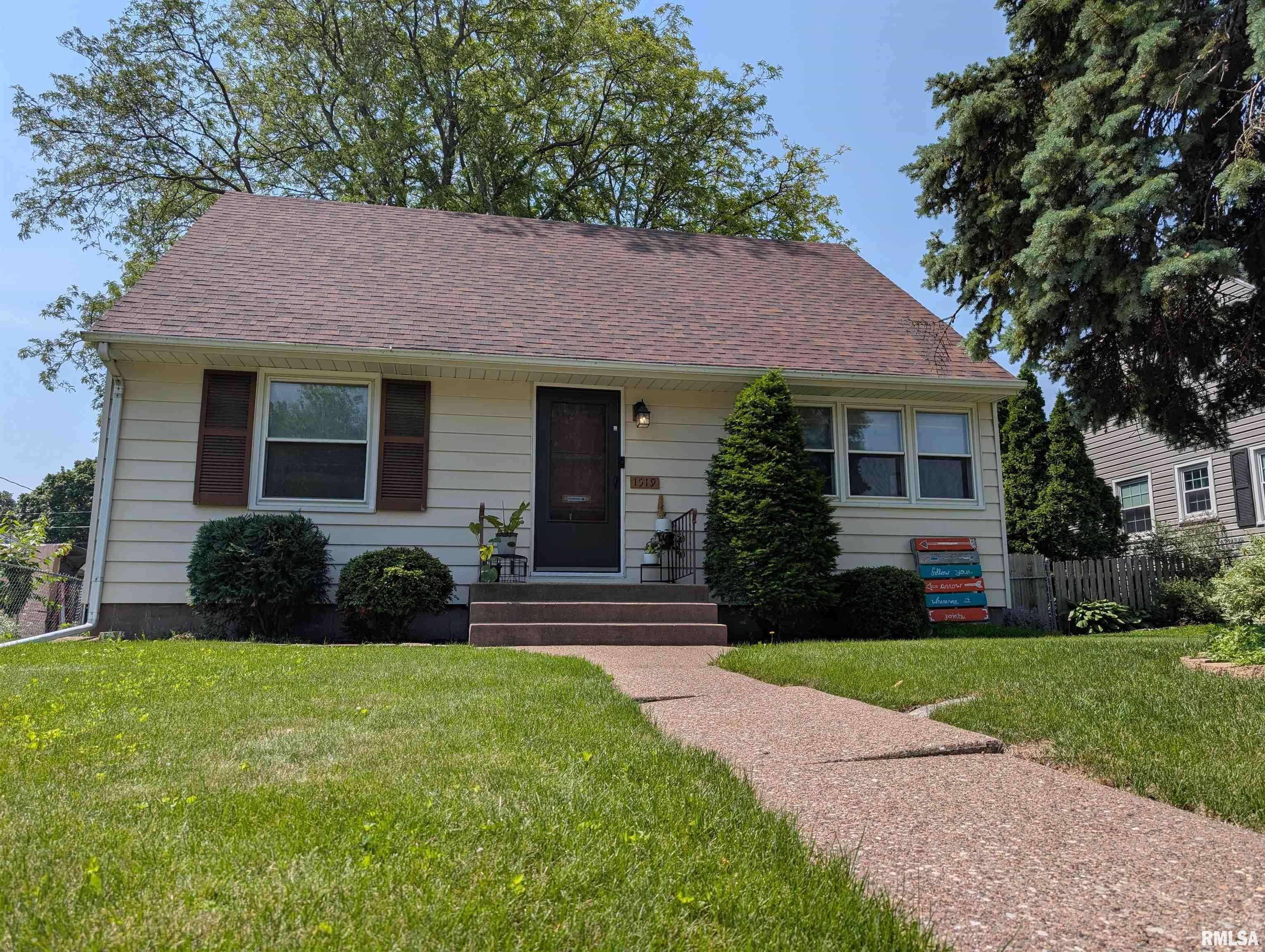 Davenport, IA 52804,1519 W COLUMBIA AVE