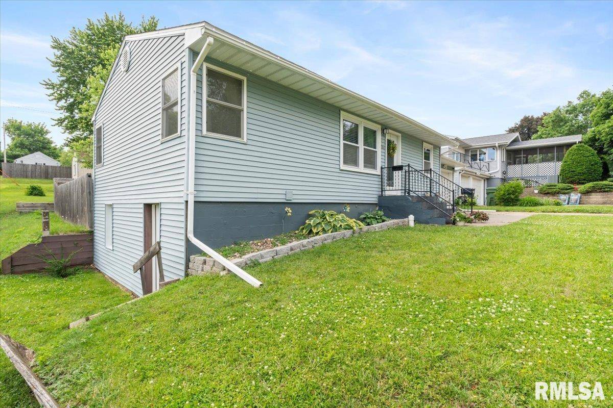 Clinton, IA 52732,306 MYRA PL