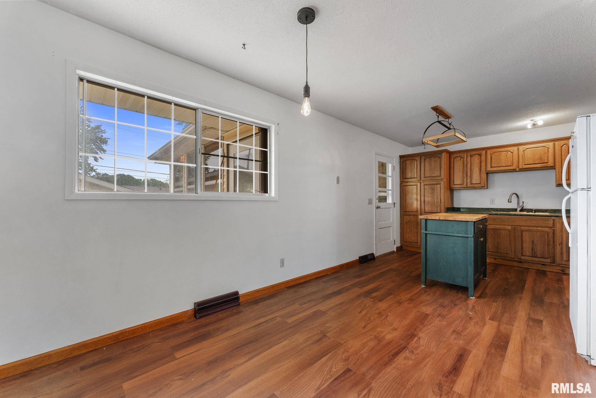 Bettendorf, IA 52722,3431 WAKONDA DR