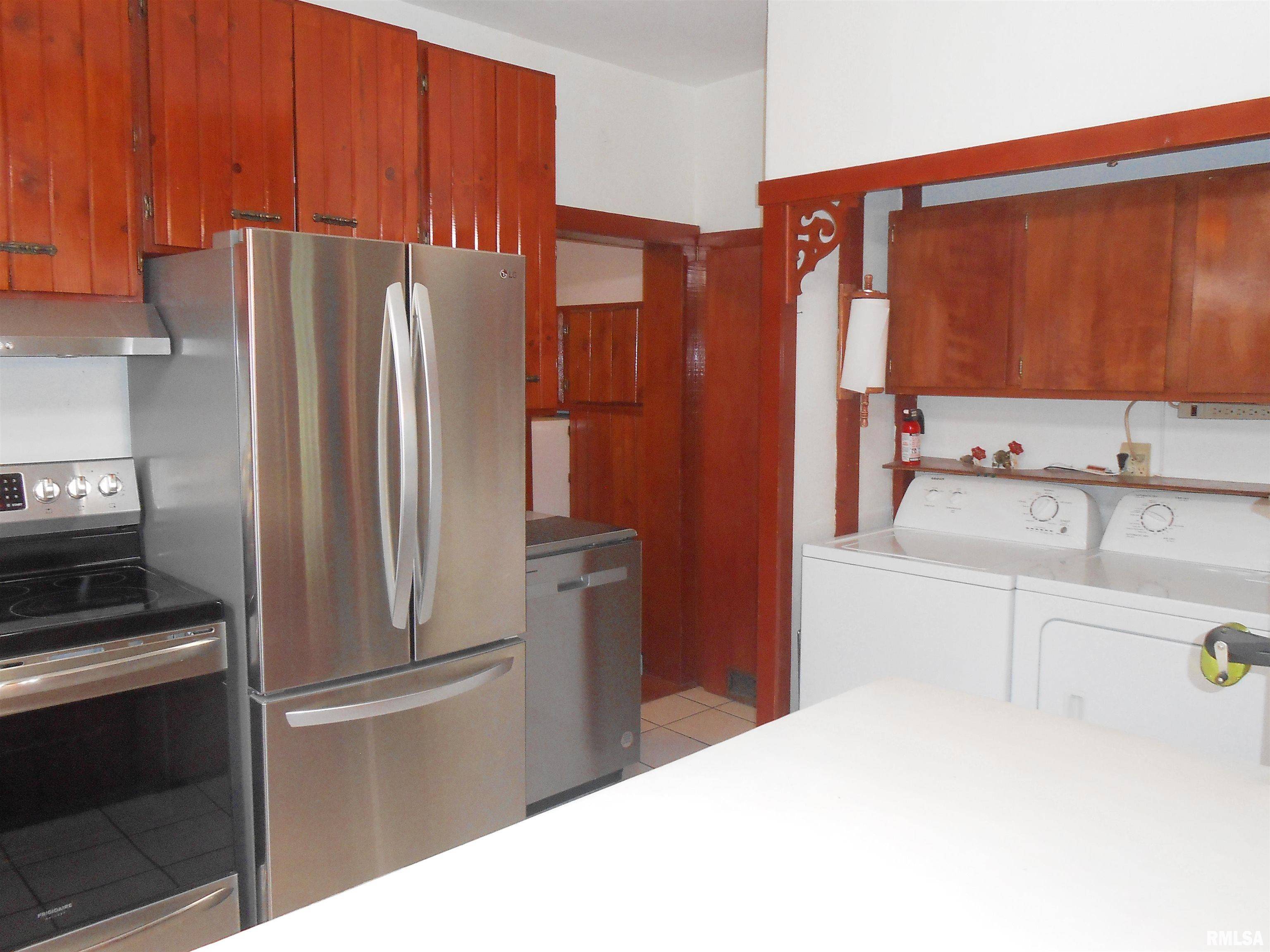 Buffalo, IA 52728,636 3RD ST