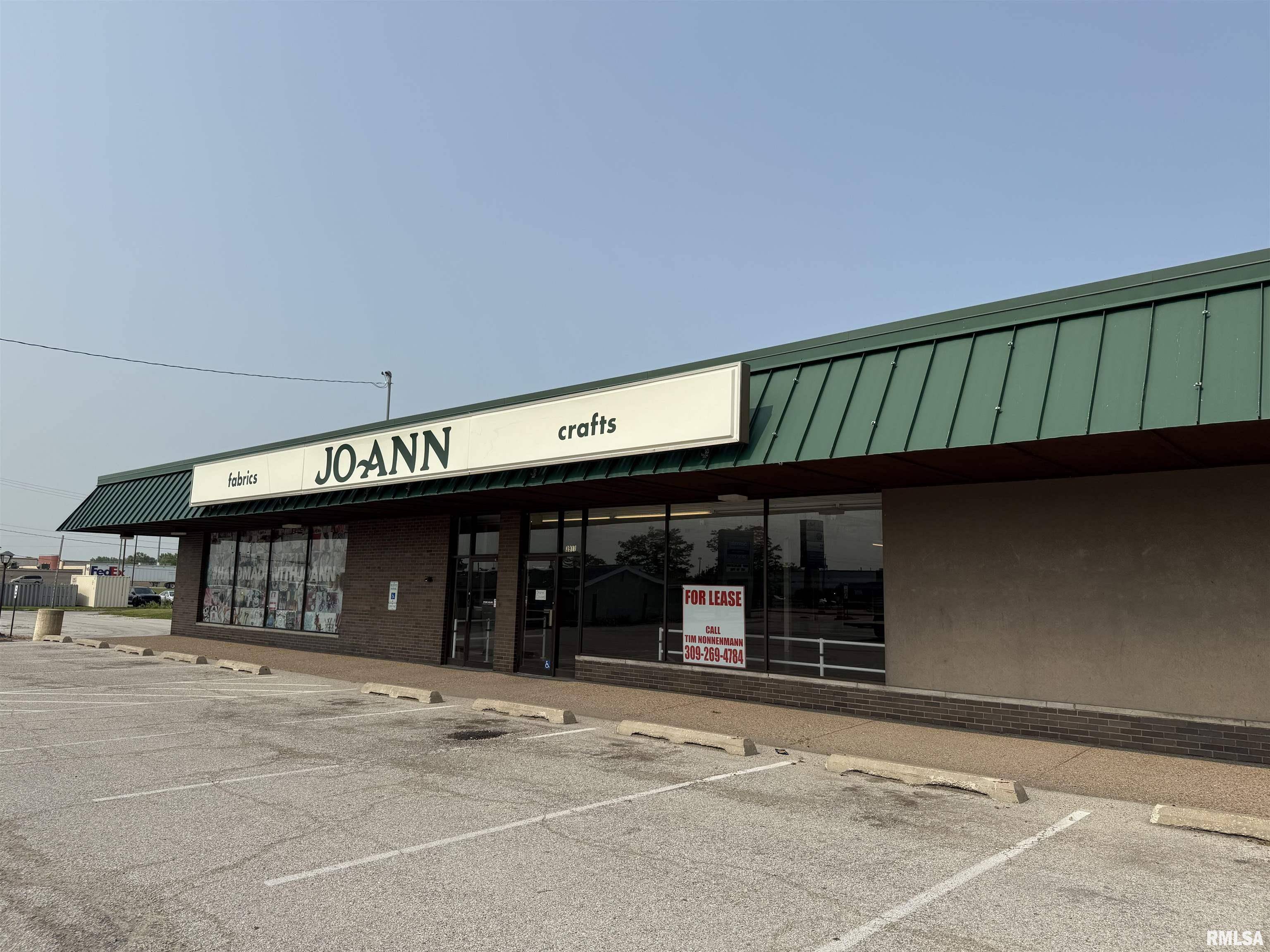 Moline, IL 61265,3911 16TH ST