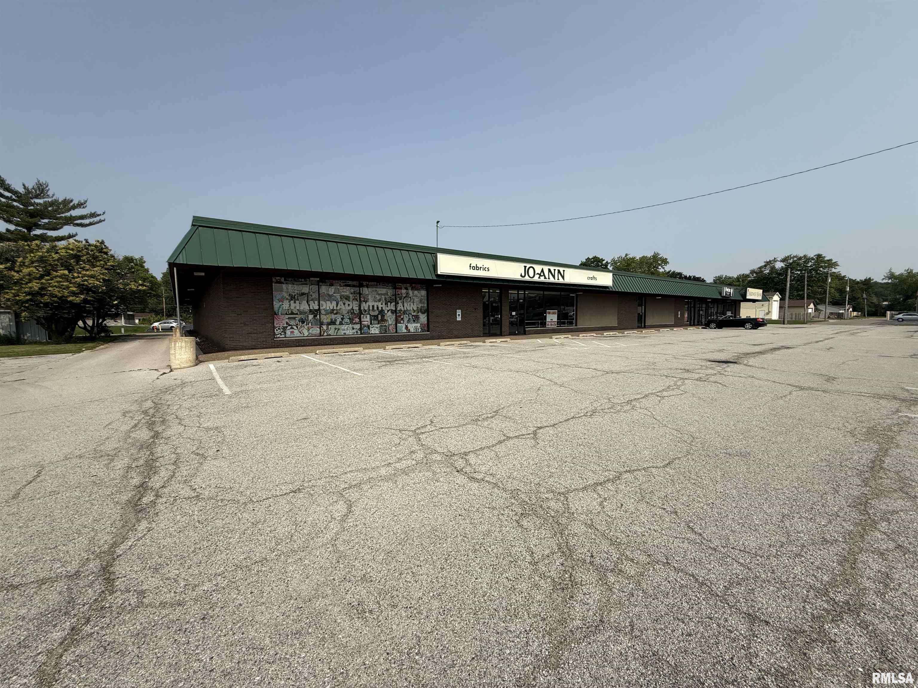Moline, IL 61265,3911 16TH ST