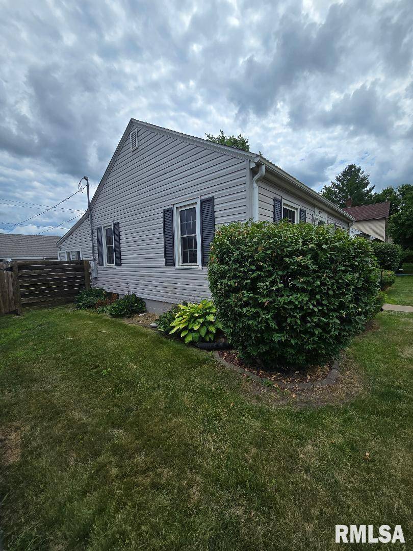 Clinton, IA 52732,1619 PERSHING BLVD