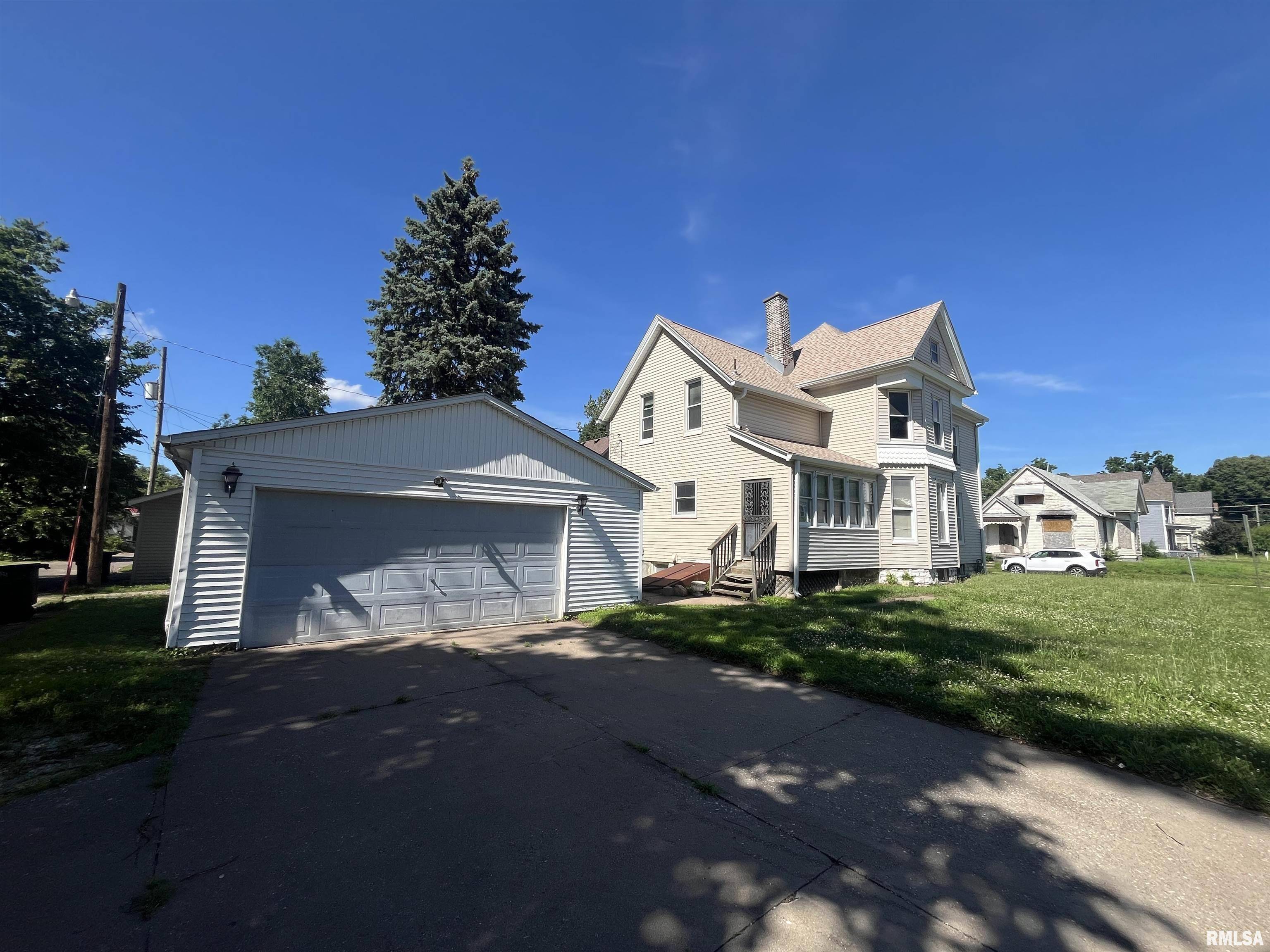 Rock Island, IL 61201,828 15TH ST