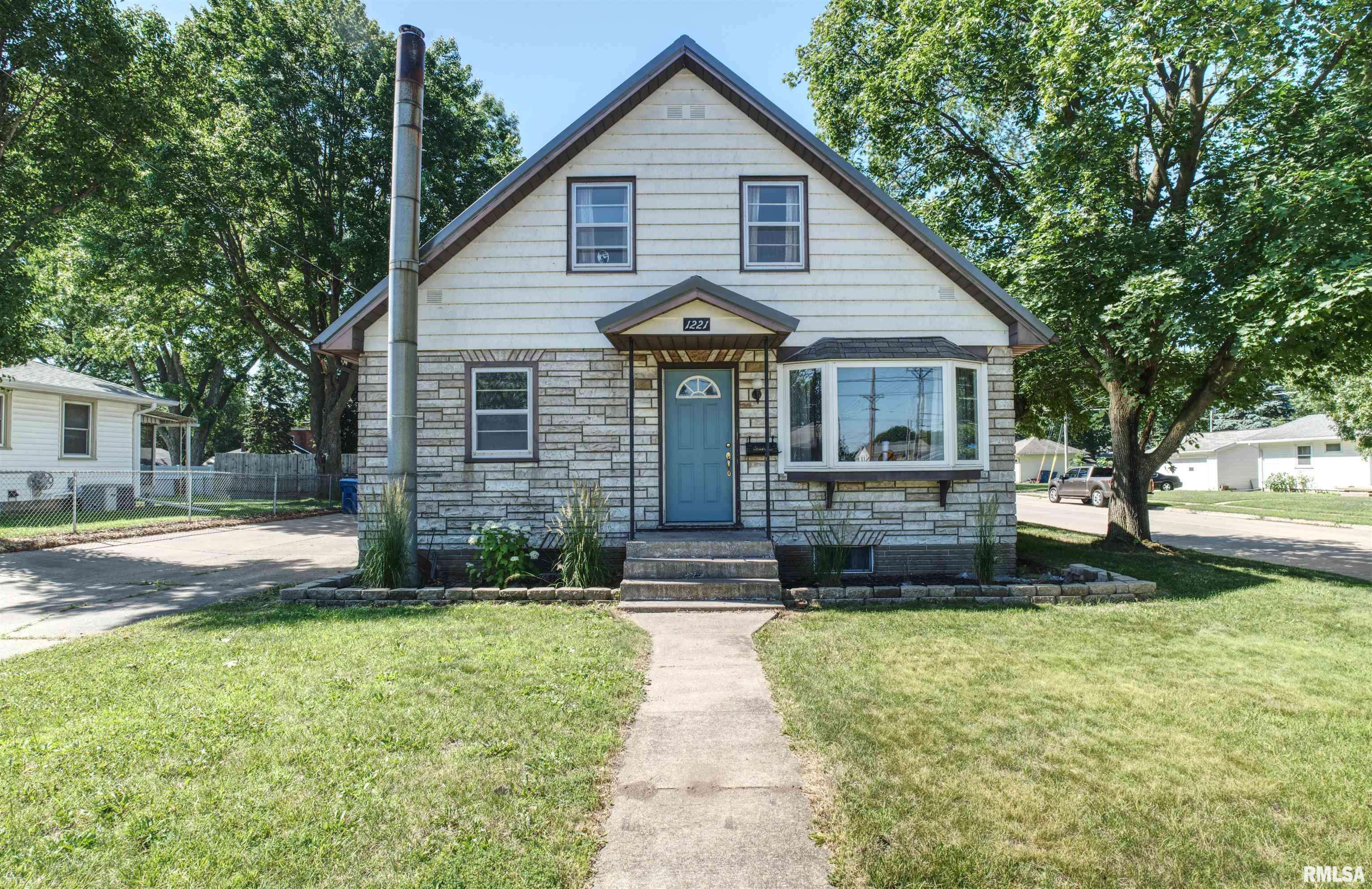 Camanche, IA 52730,1221 4TH ST