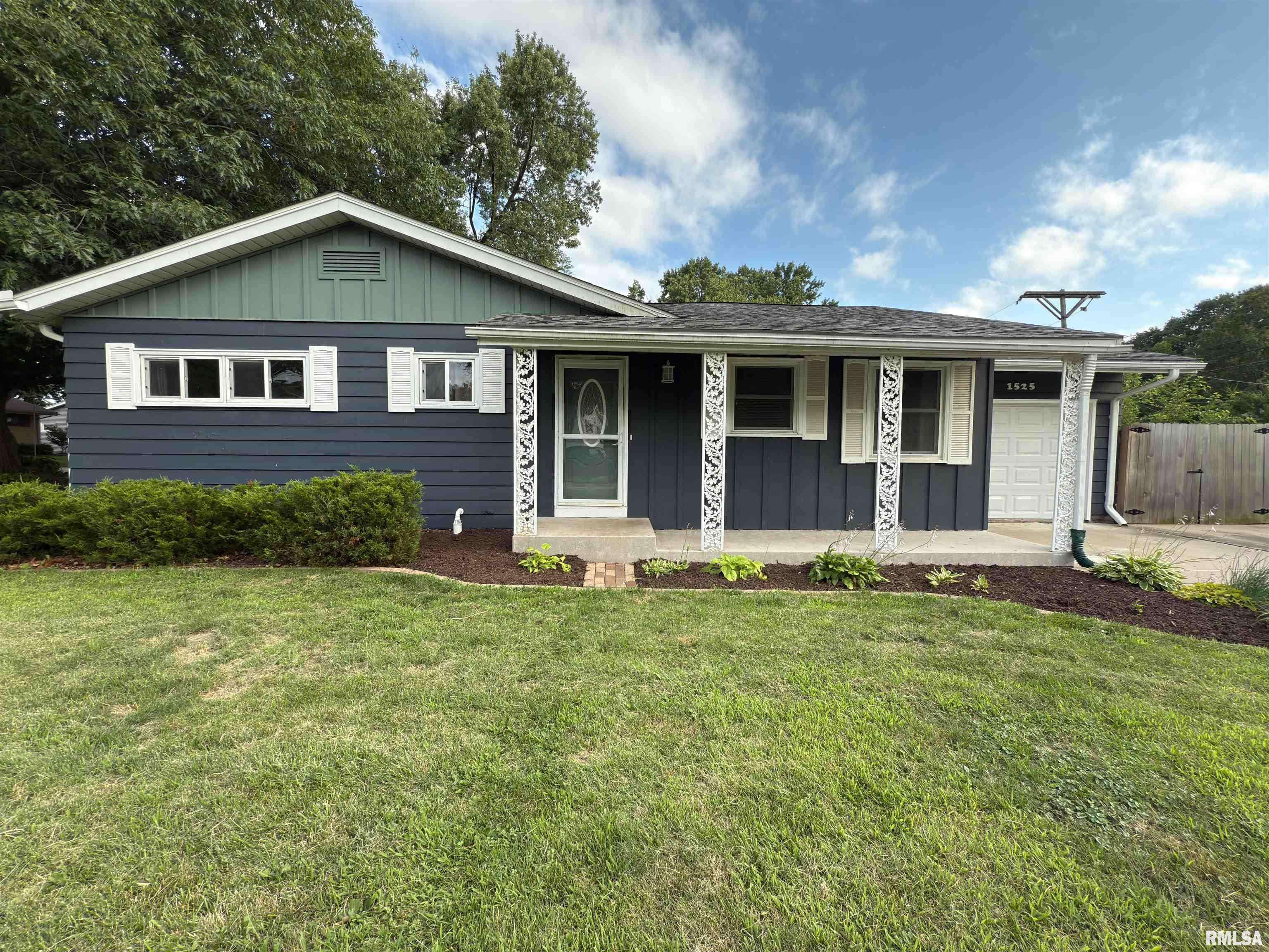 Bettendorf, IA 52722,1525 ELMWOOD AVE