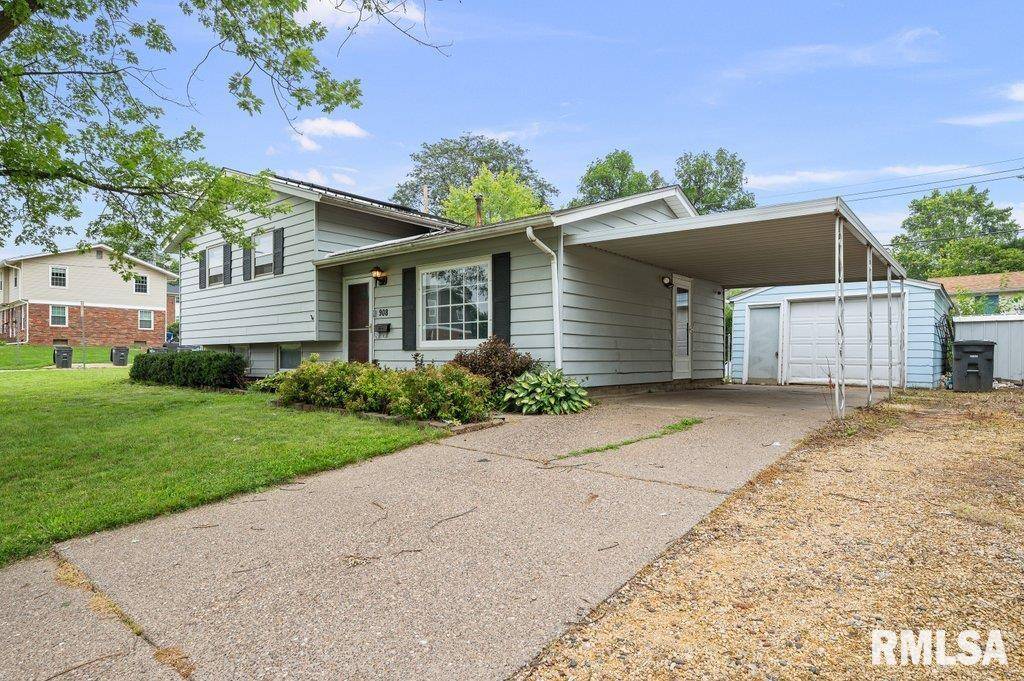 Bettendorf, IA 52722,908 HILLSIDE DR