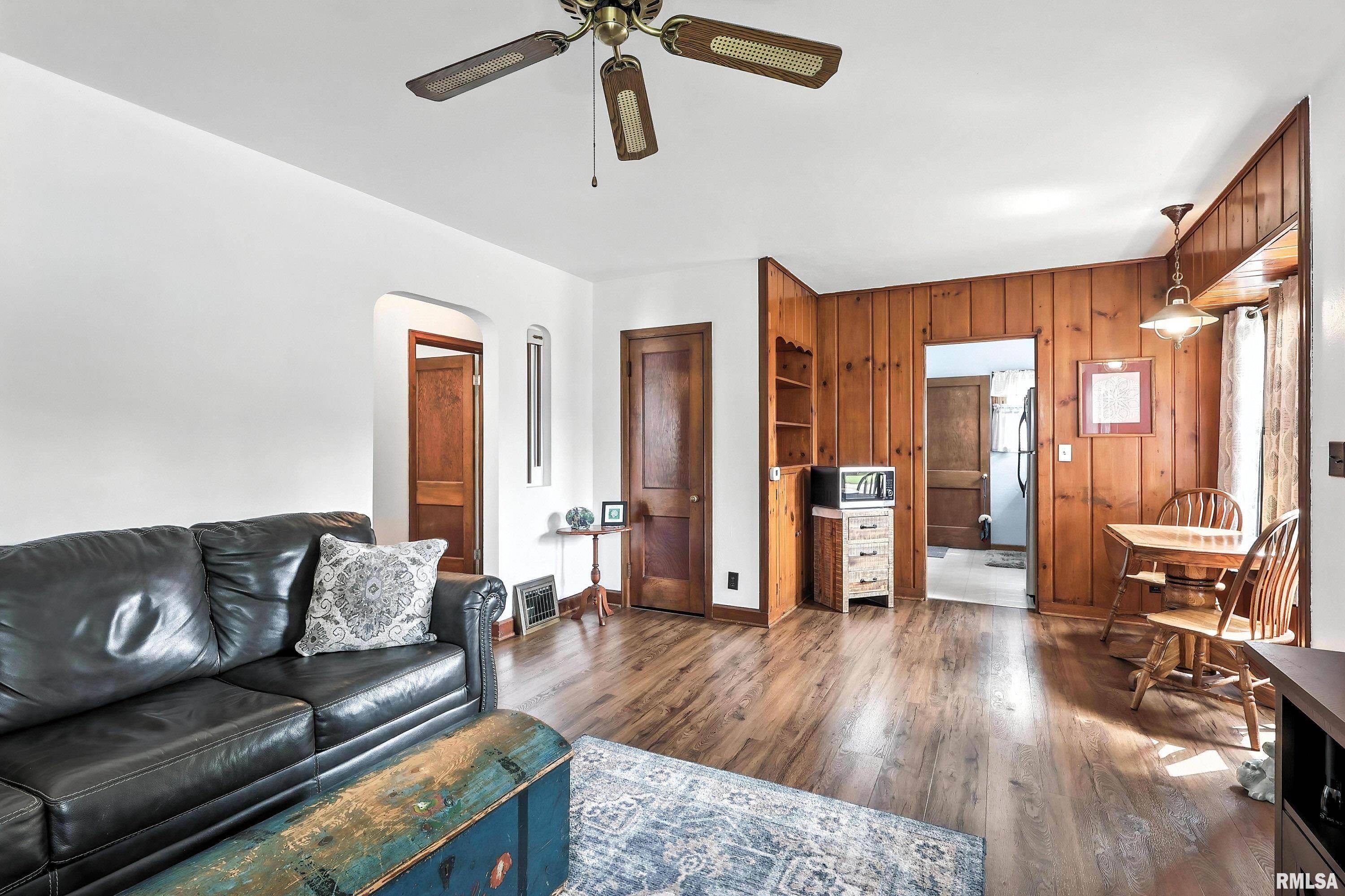 Davenport, IA 52804,2319 N DIVISION ST