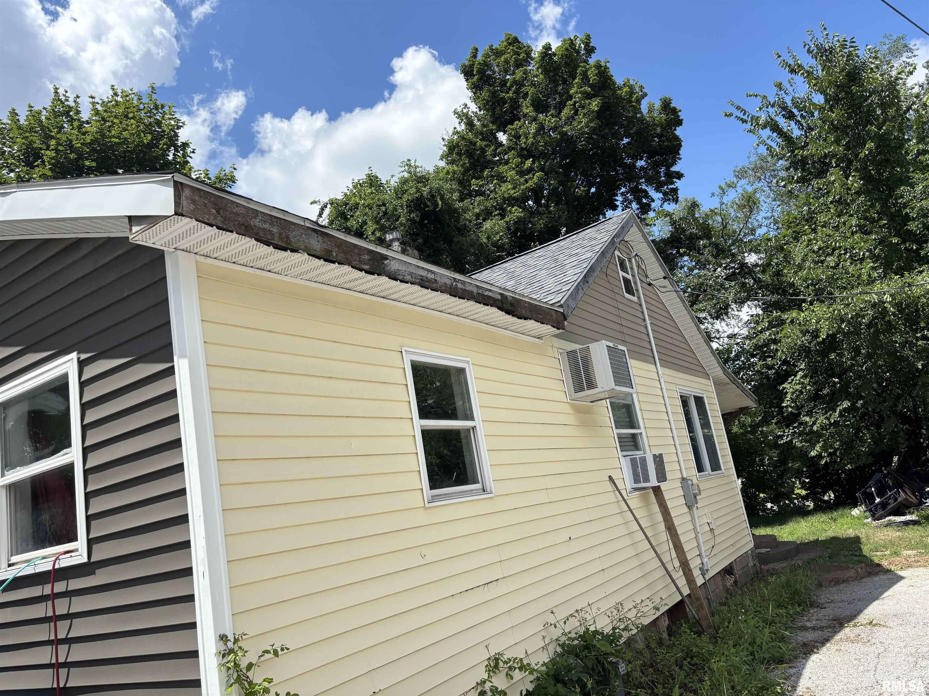 Milan, IL 61264,1417 - 1419 E 1ST ST