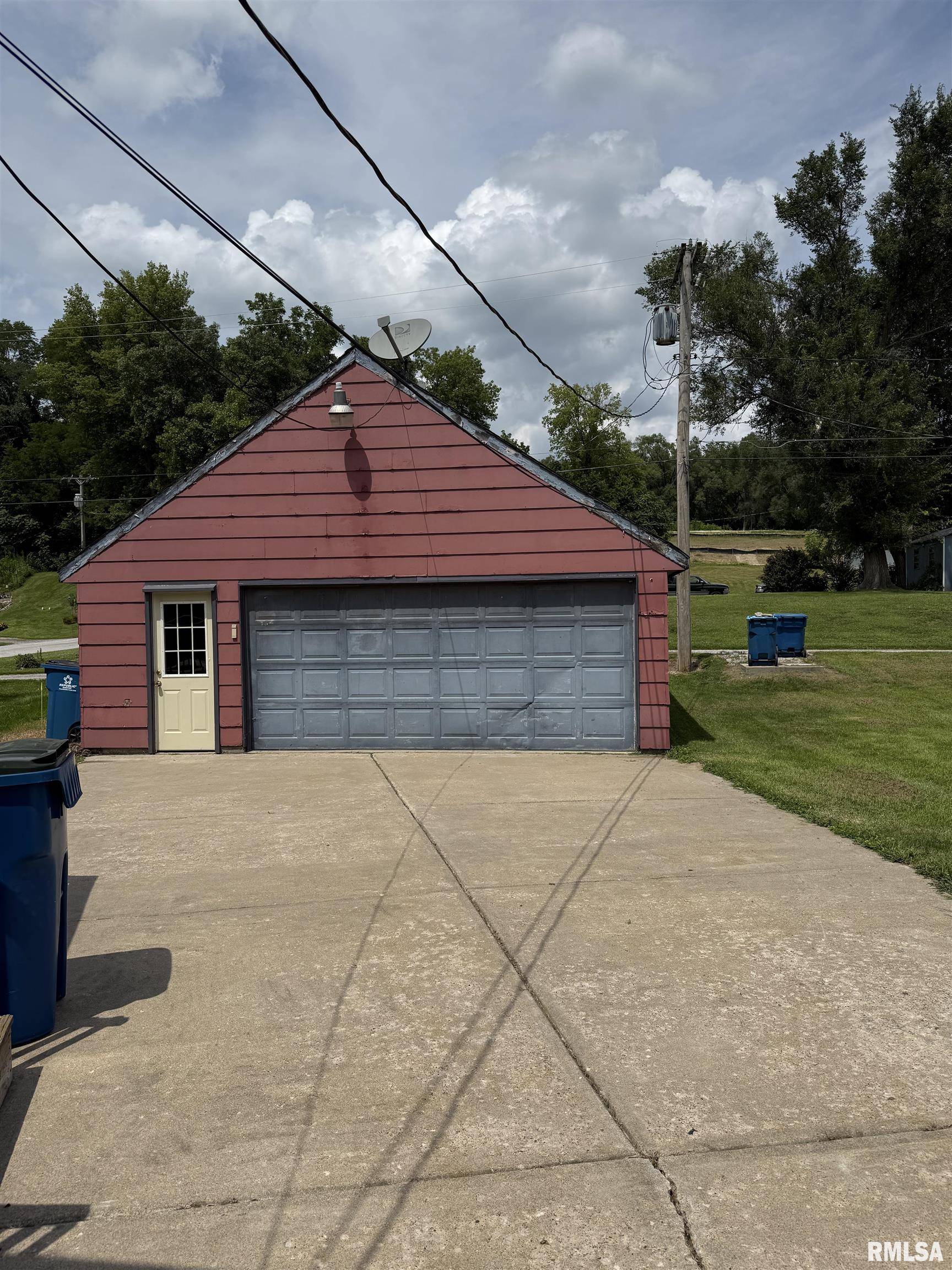 Buffalo, IA 52728,222 5TH ST