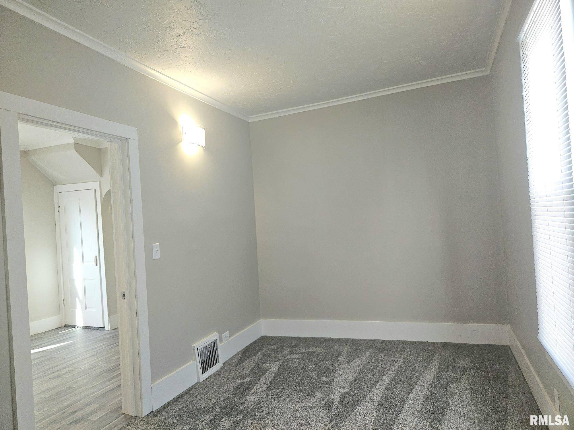 Muscatine, IA 52761,1012 ORANGE ST