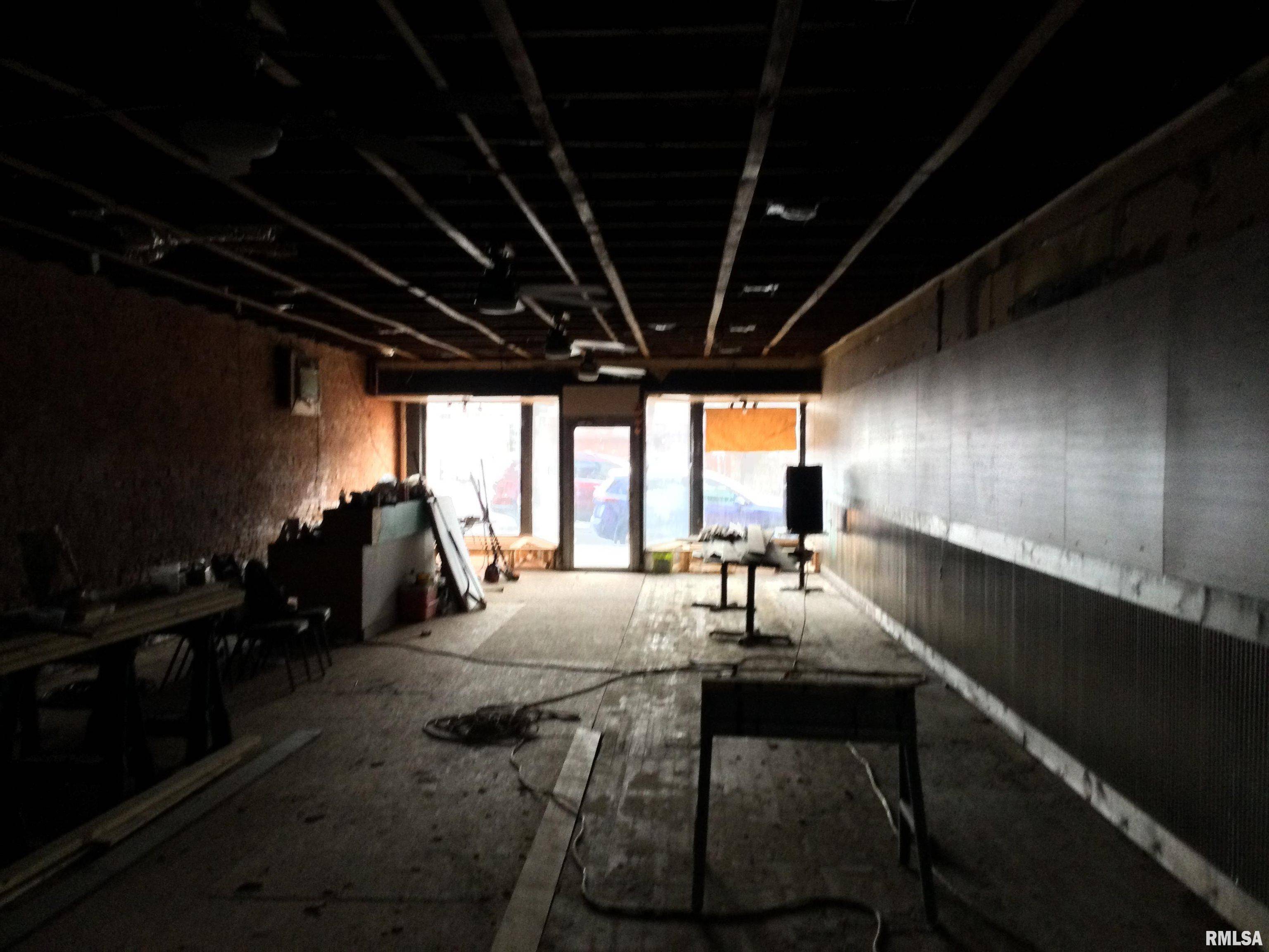 Anna, IL 62906,214 S MAIN ST