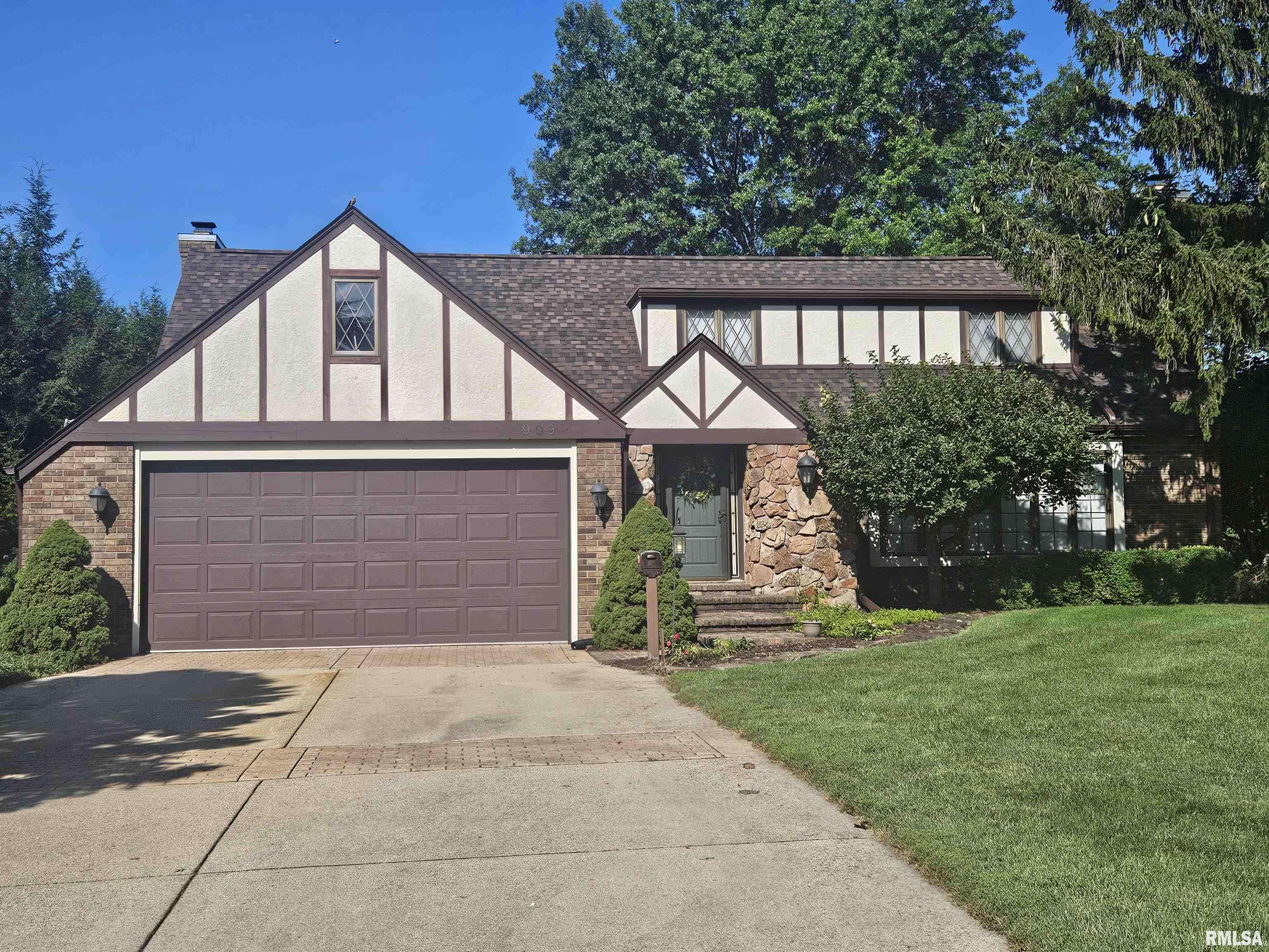 Geneseo, IL 61254,909 S SPRING ST