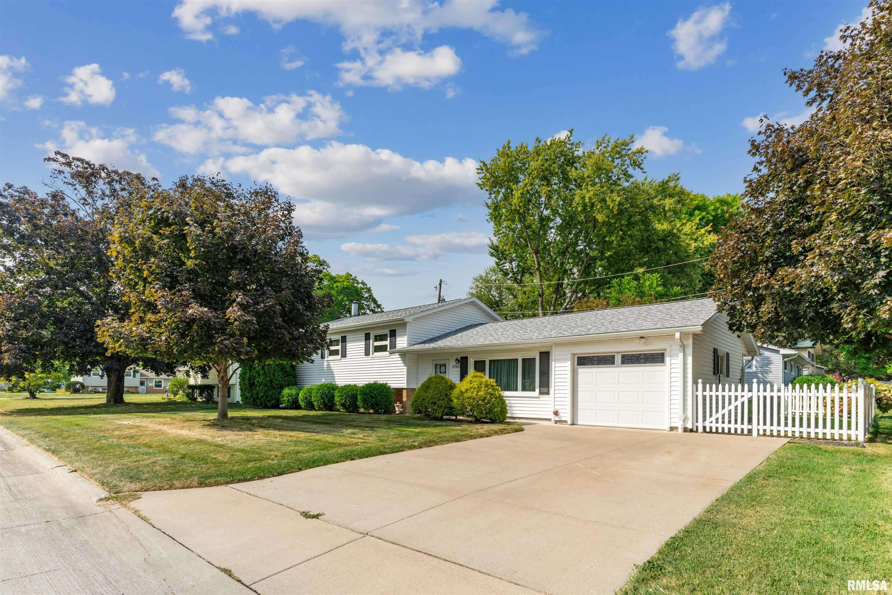 Bettendorf, IA 52722,1705 ELMWOOD DR