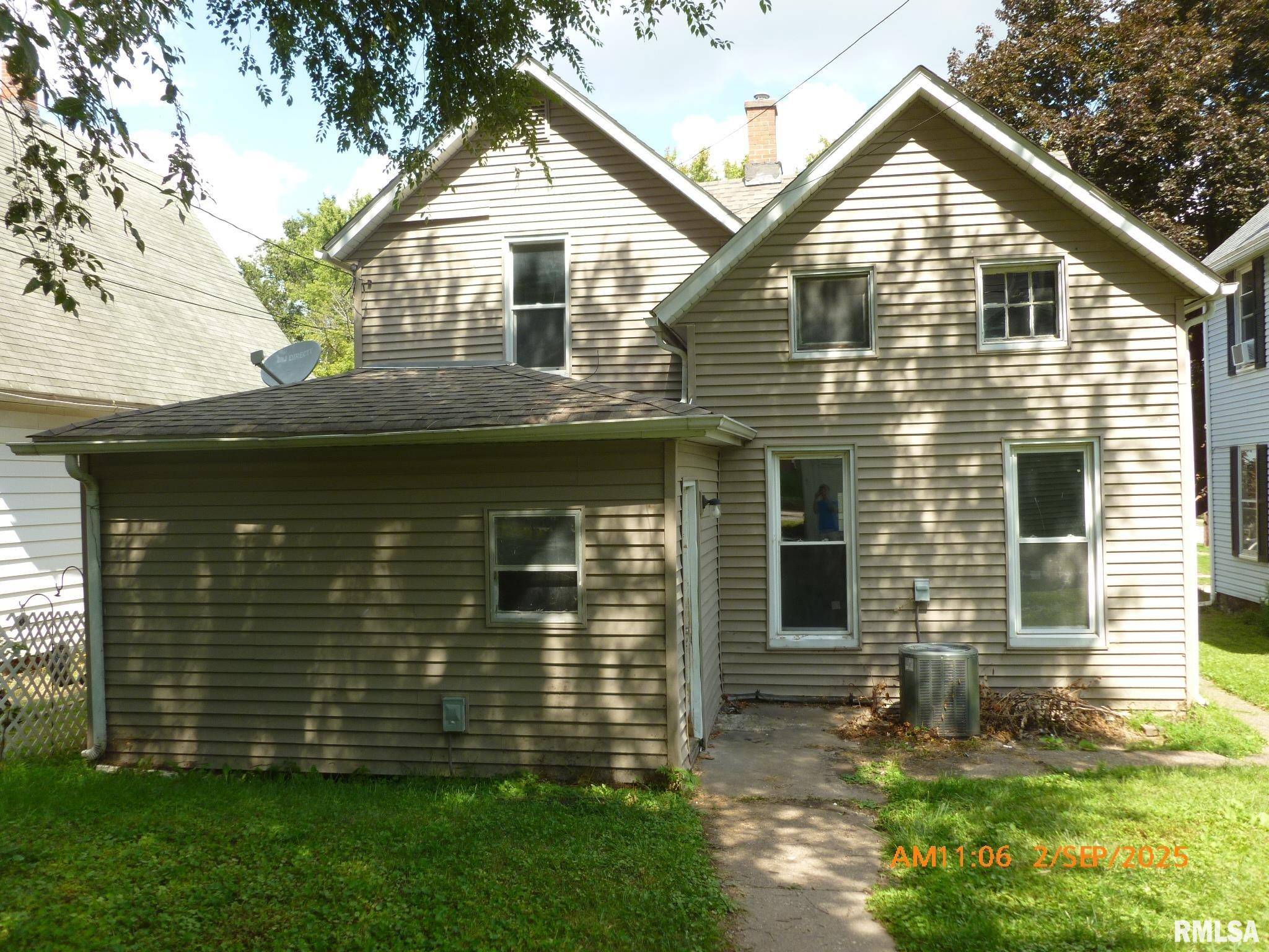 East Moline, IL 61244,752 17TH AVE