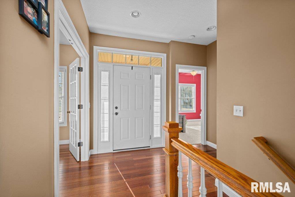 Le Claire, IA 52753,903 Wild West DR