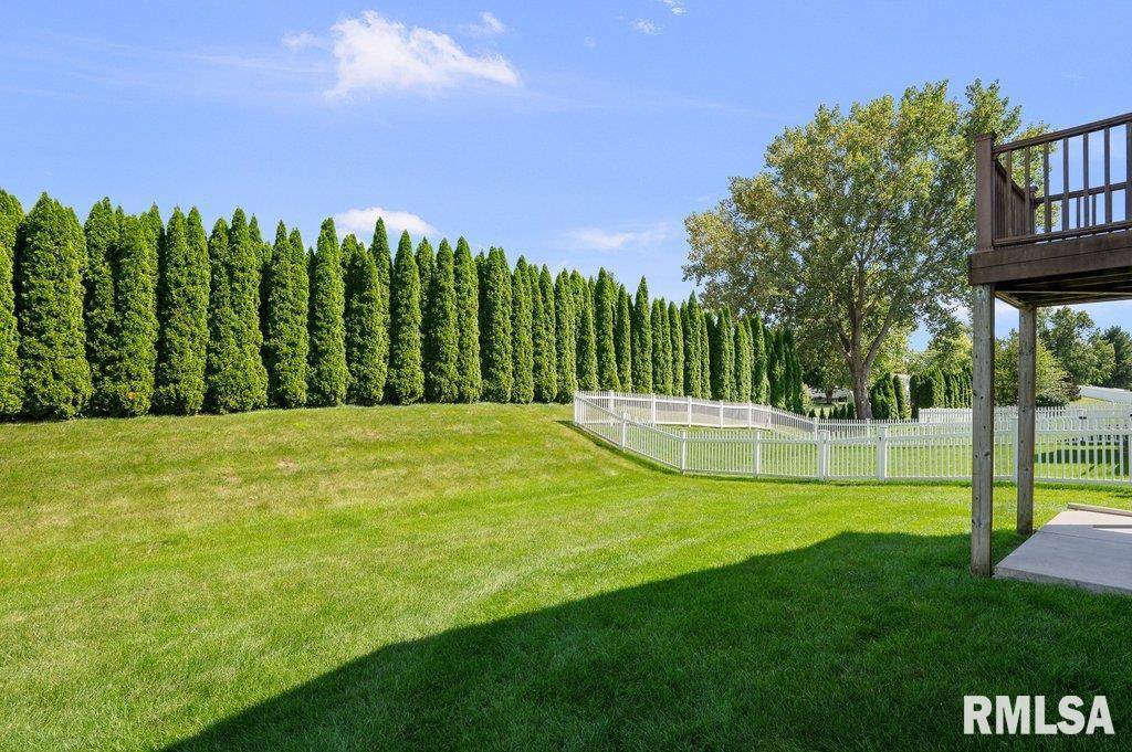 Blue Grass, IA 52726,423 KEVIN RD