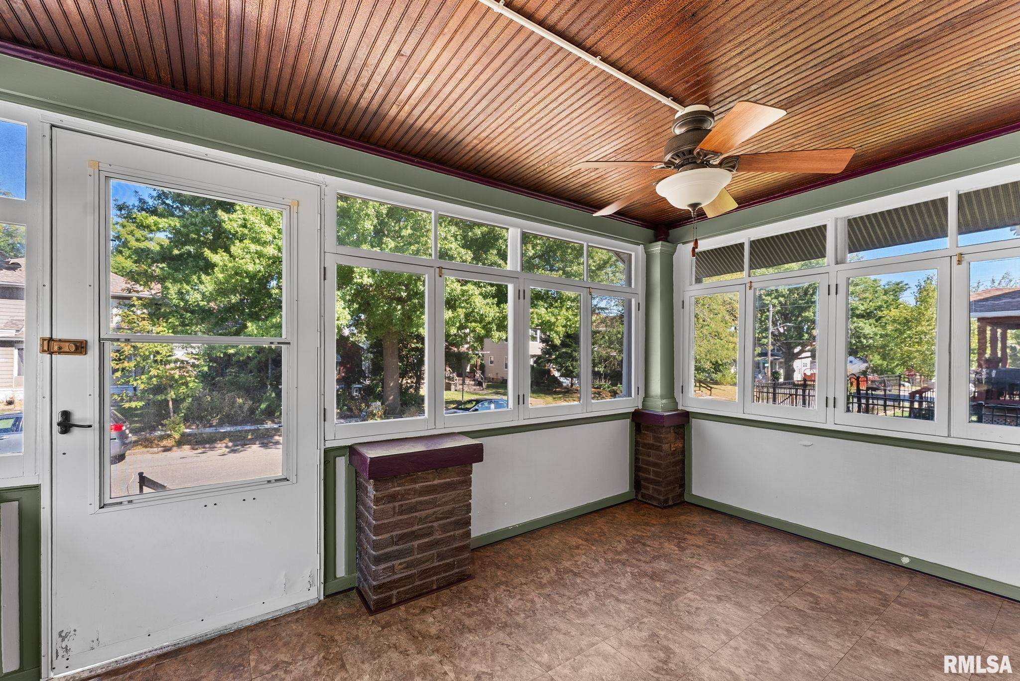 Davenport, IA 52803,1131 E CENTRAL PARK AVE