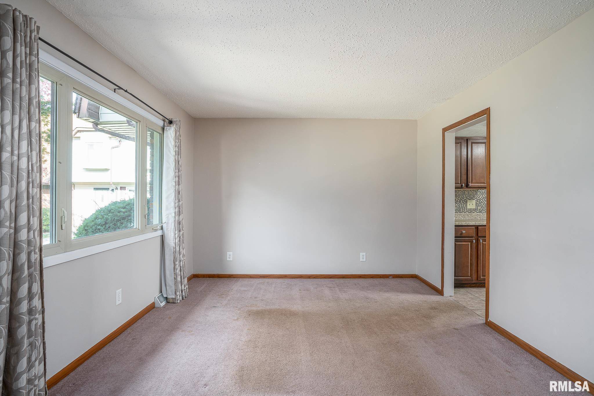 East Moline, IL 61244,4716 11TH ST