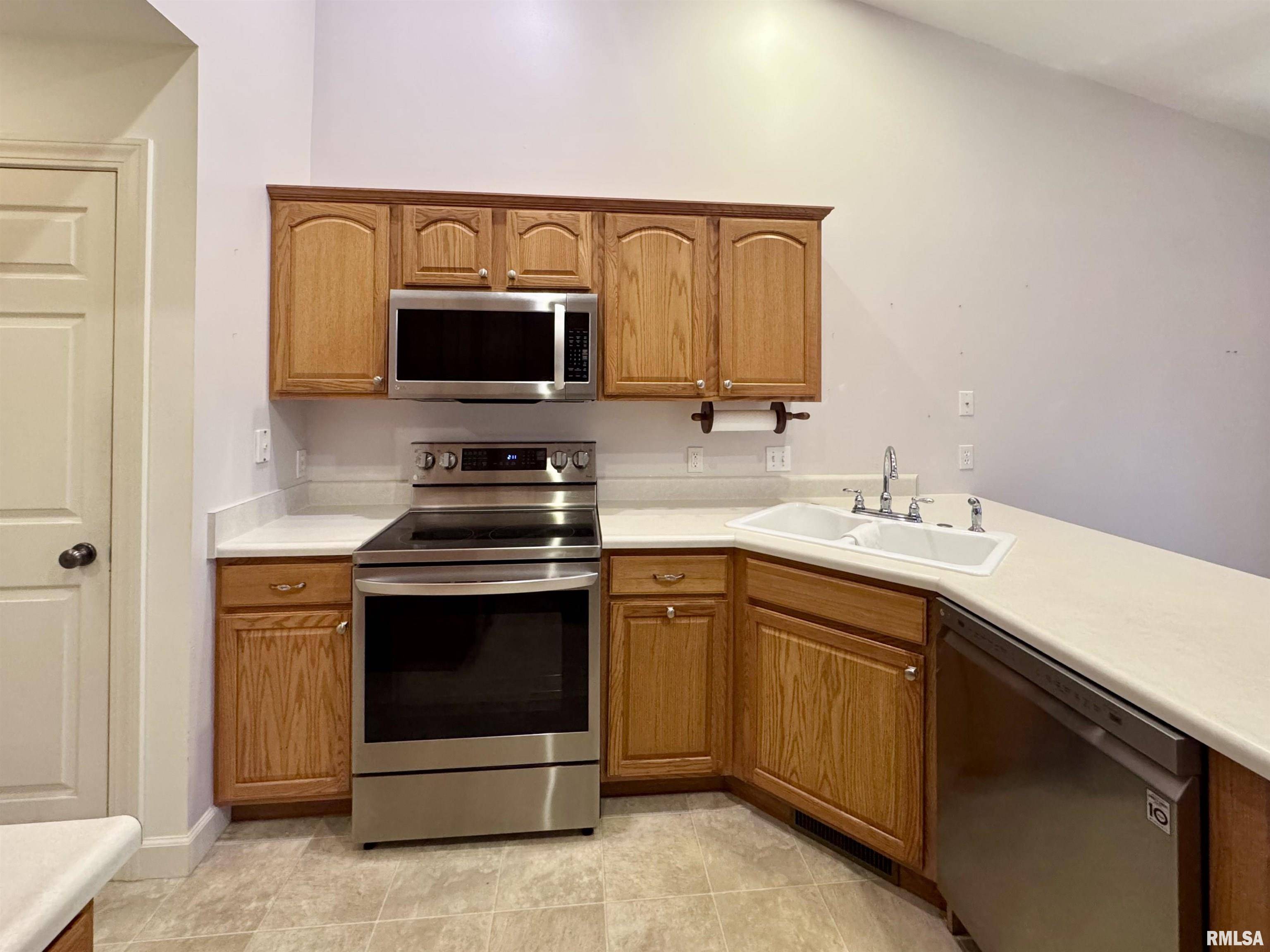 Clinton, IA 52732,504 Mill Ridge RD