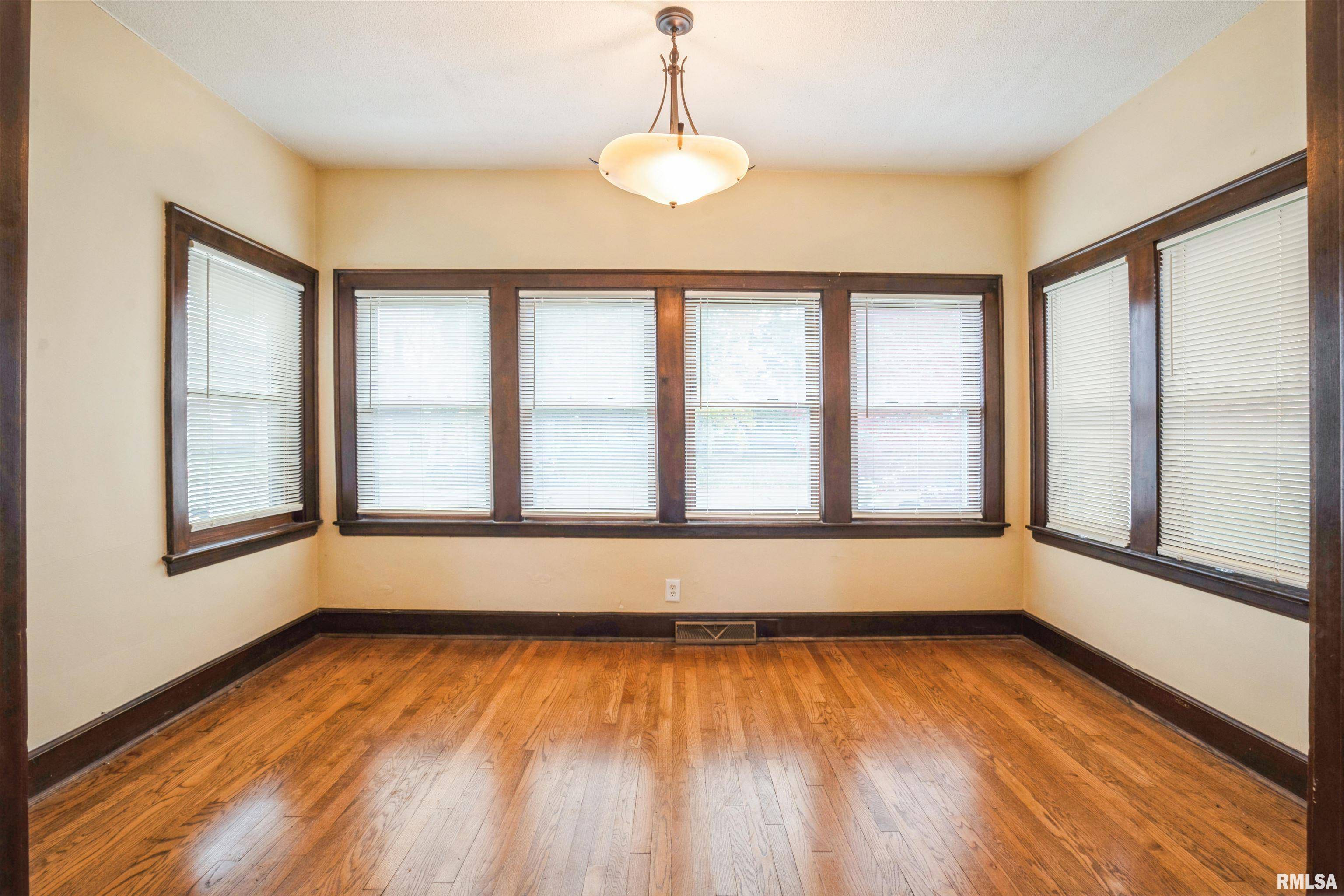 Clinton, IA 52732,742 7TH Avenue South