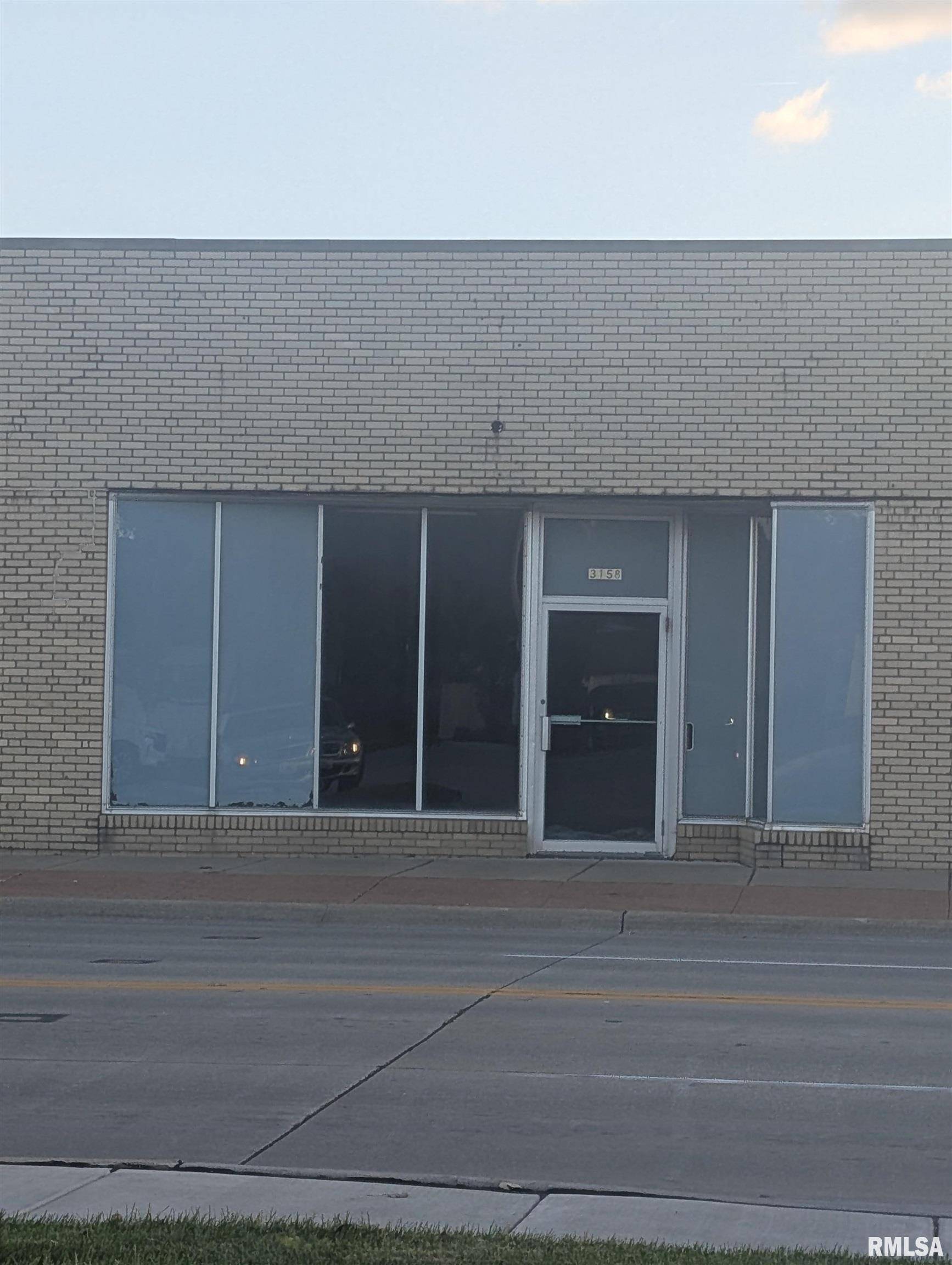 Moline, IL 61265,3158 AVENUE OF THE CITIES AVE