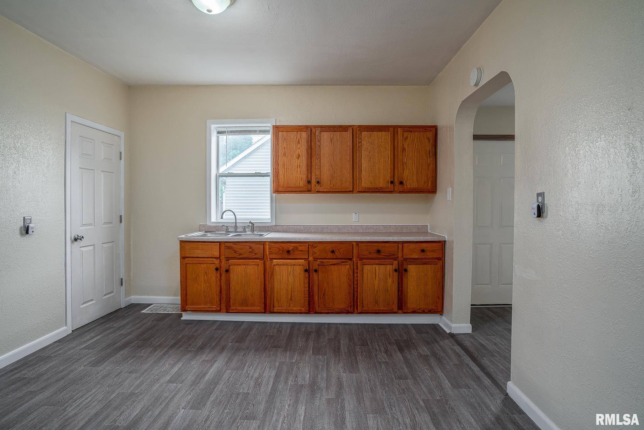 Davenport, IA 52802,1824 W 8TH ST