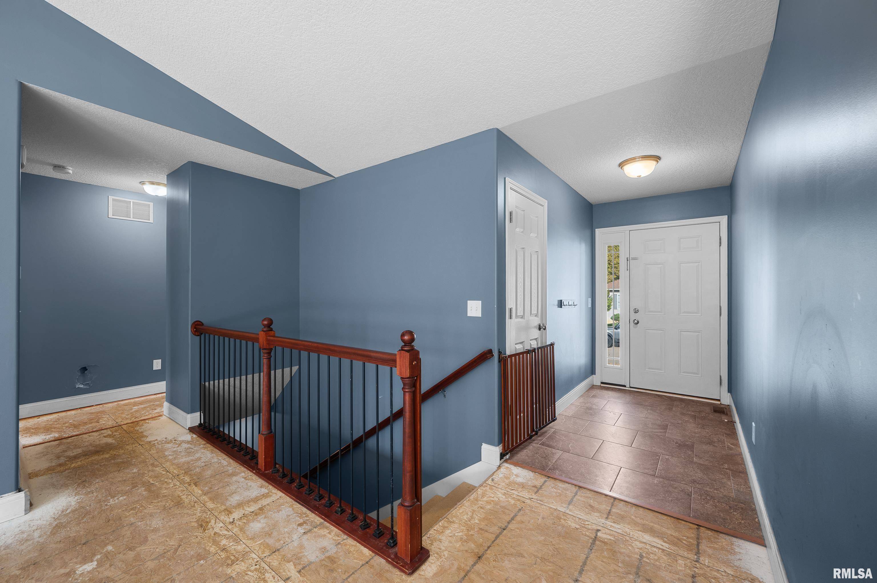 Le Claire, IA 52753,10 OAKLEY DR