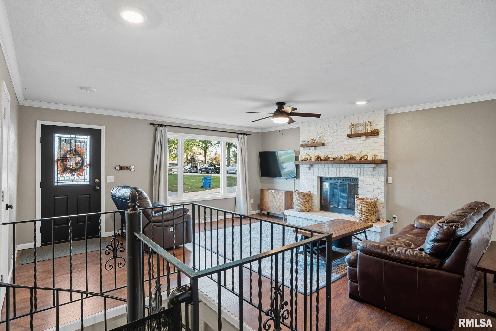 Long Grove, IA 52756,205 W OAK ST