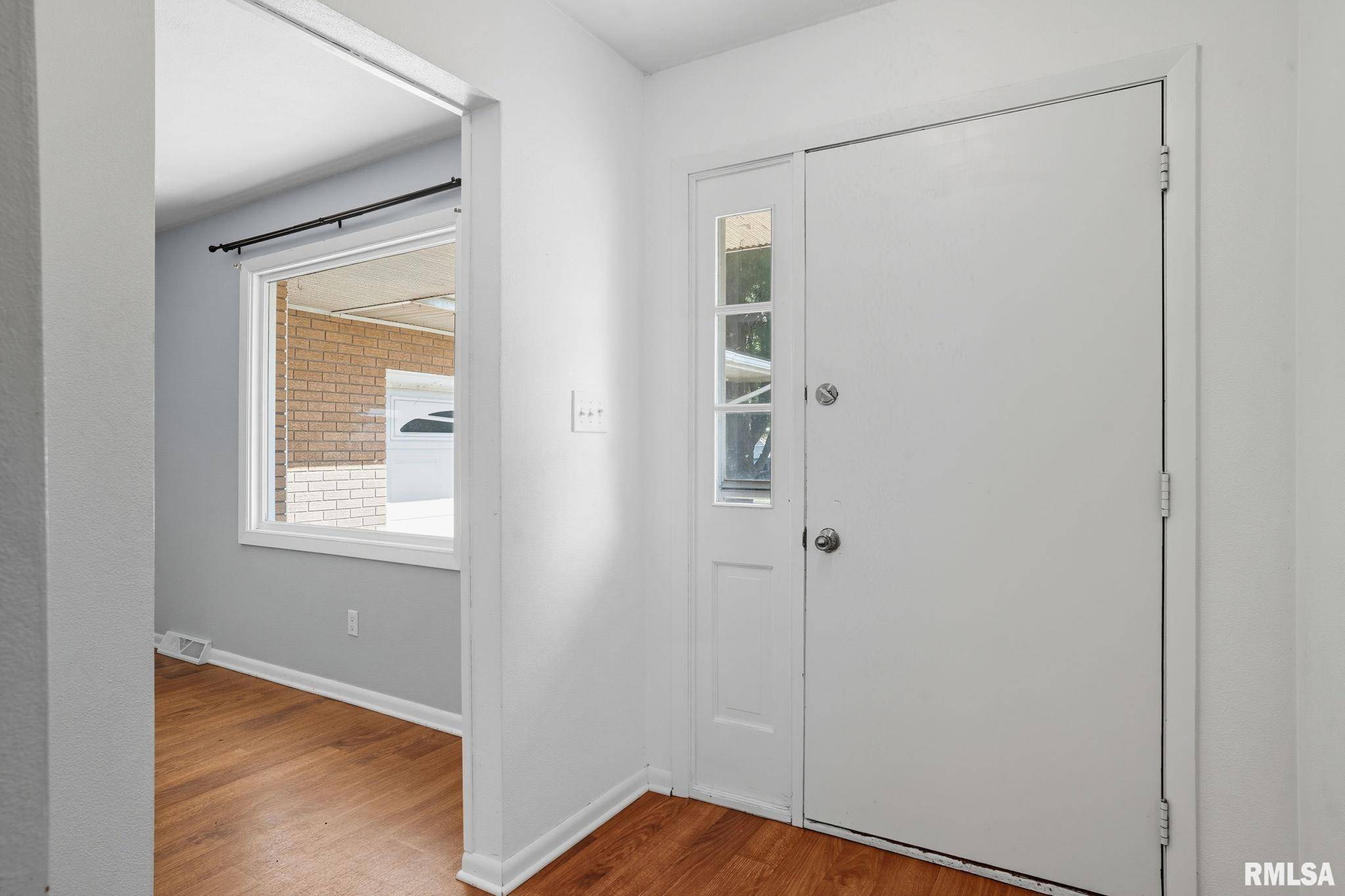 Colona, IL 61241,109 N 3RD ST