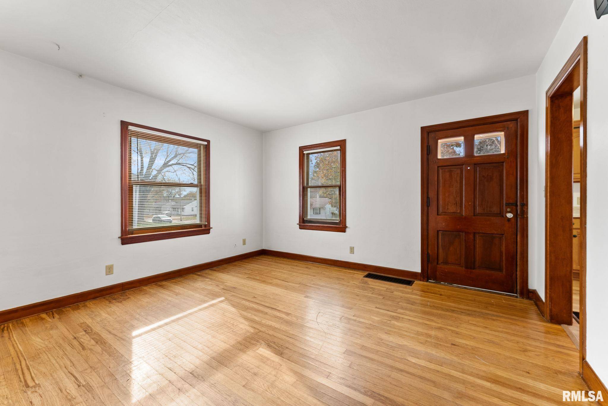 Davenport, IA 52804,511 WAVERLY RD