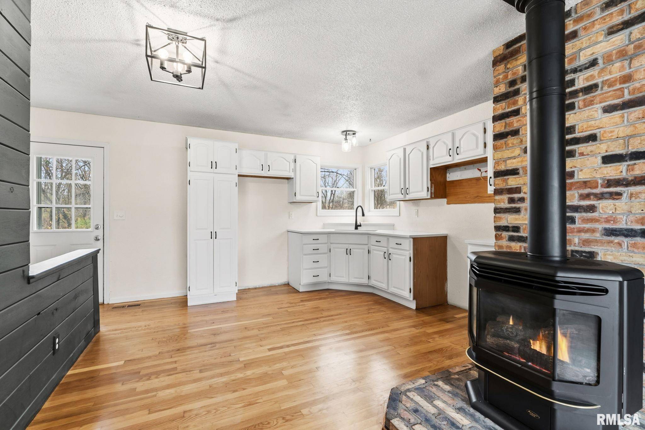 Davenport, IA 52806,5812 HILLANDALE RD