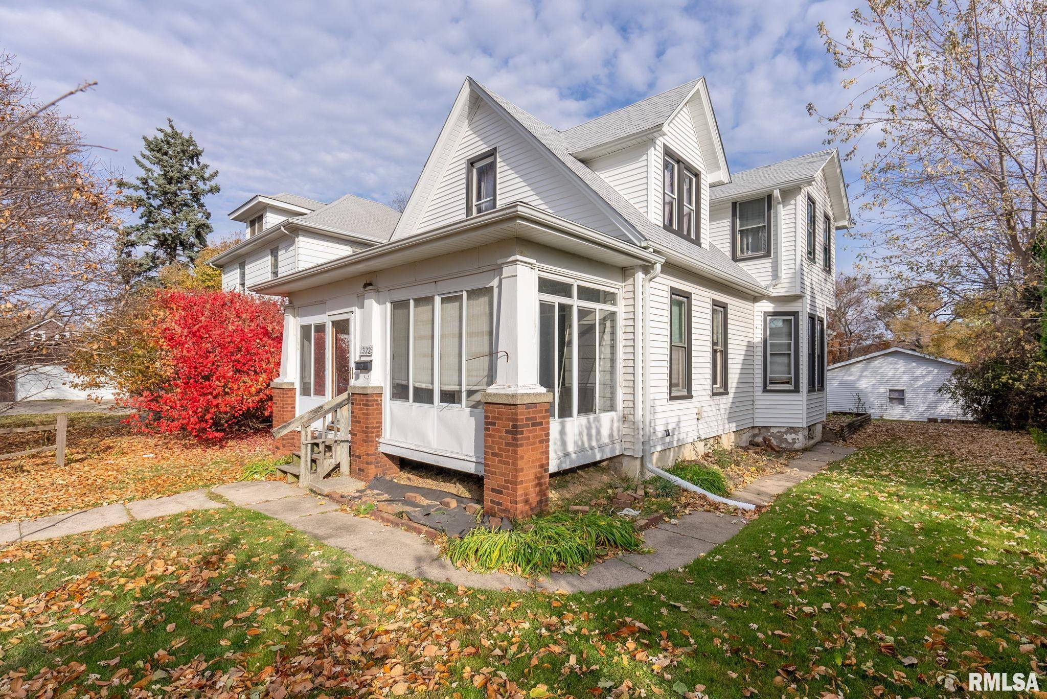 Moline, IL 61265,1322 15TH Street A