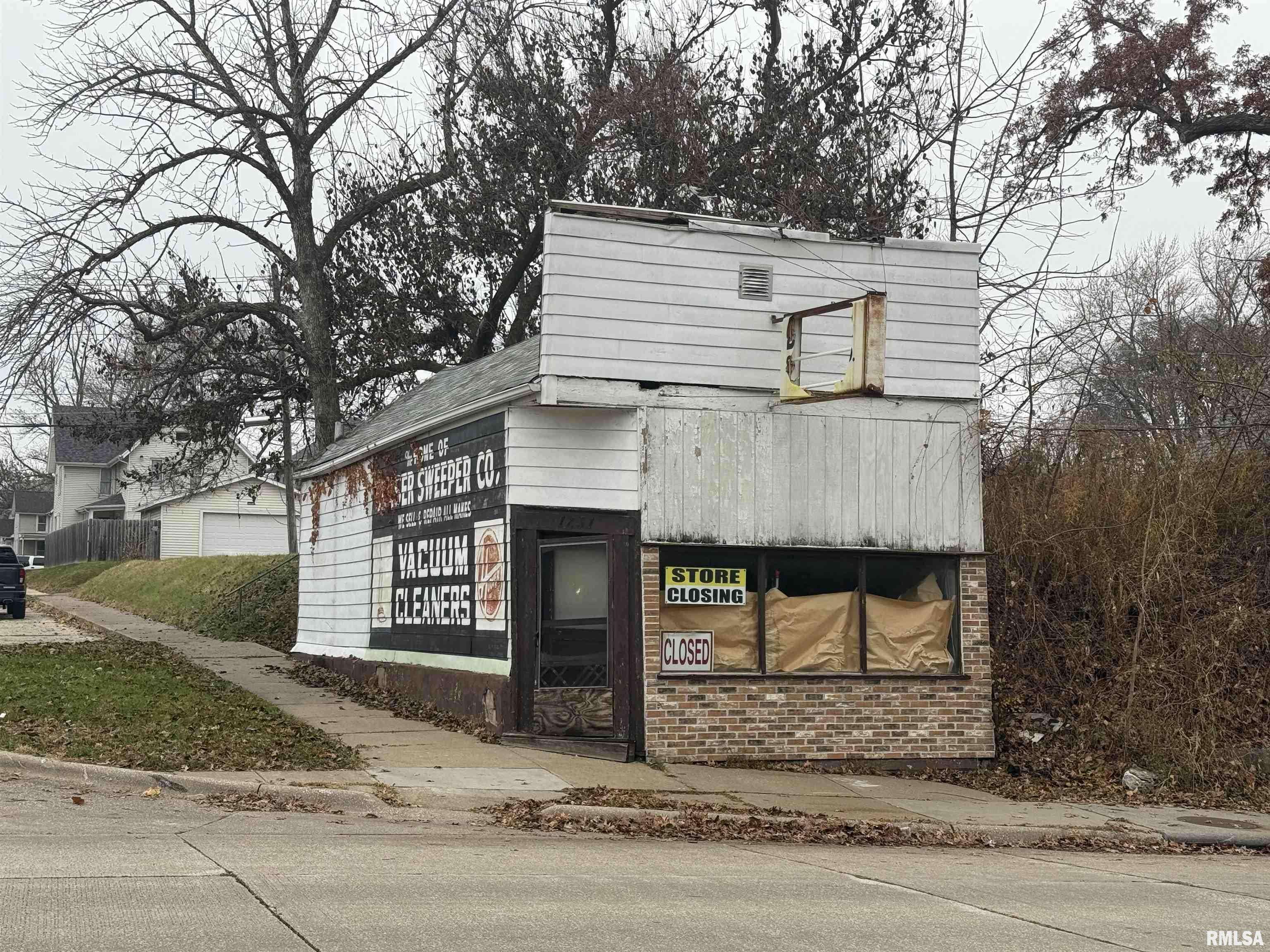 Moline, IL 61265,1231 15TH ST