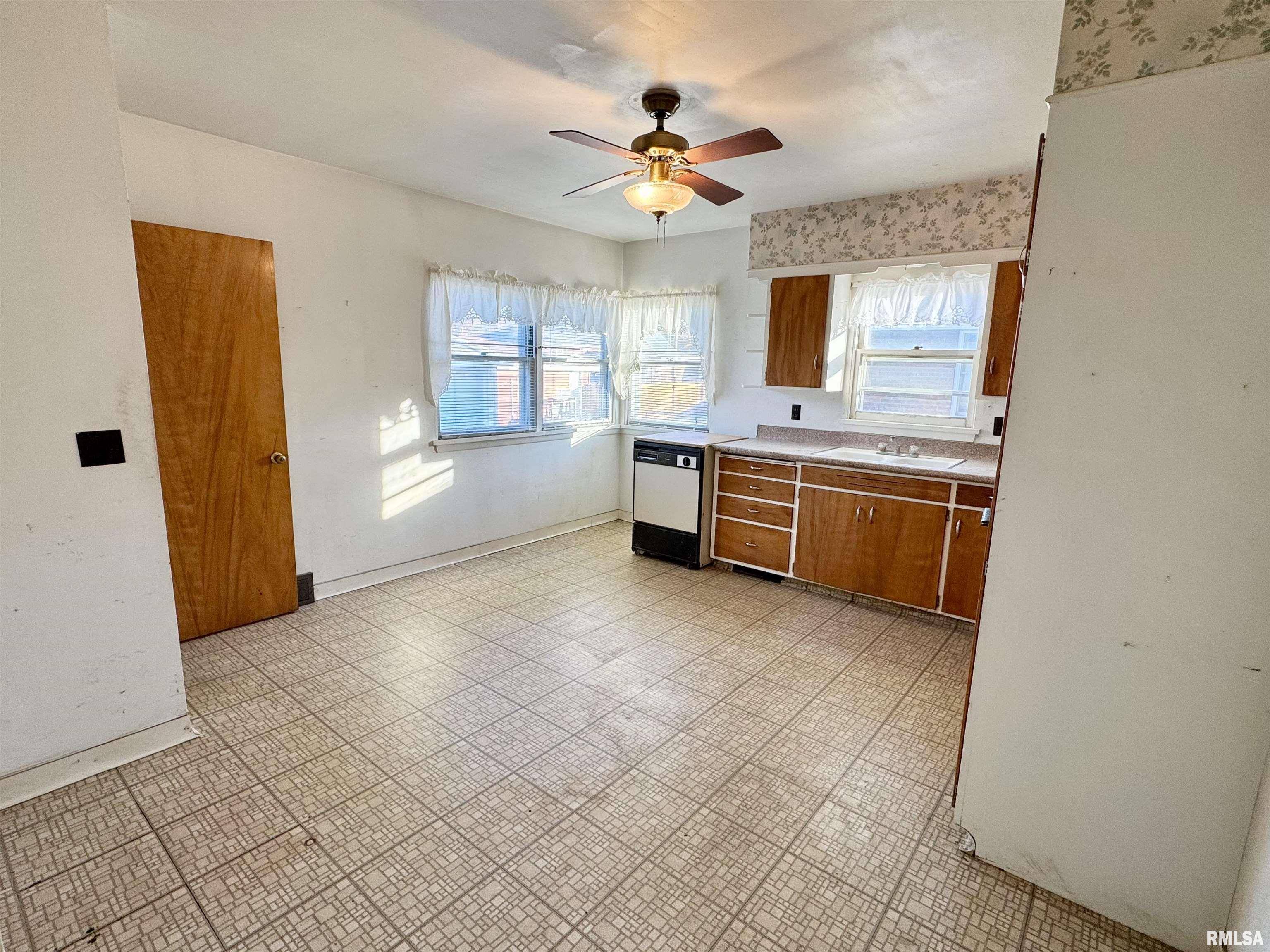 Davenport, IA 52804,1925 N MICHIGAN AVE