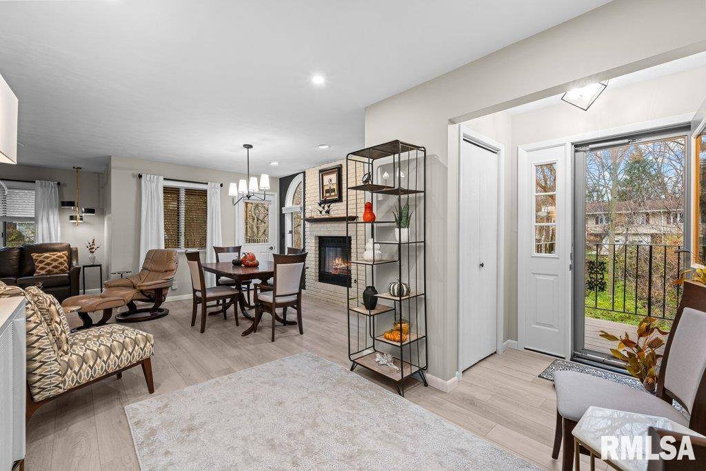 East Moline, IL 61244,880 47TH AVE #2