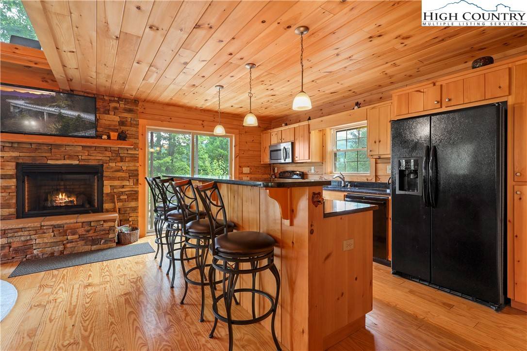 Elk Park, NC 28622,122 Shadow Stream LN